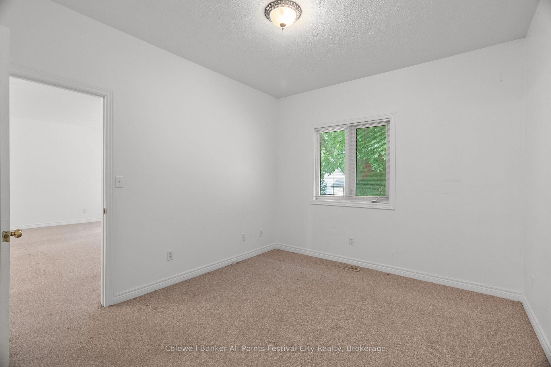 Photo 18 of 323 Martha Street, Goderich, Goderich (Town) — HOMEH