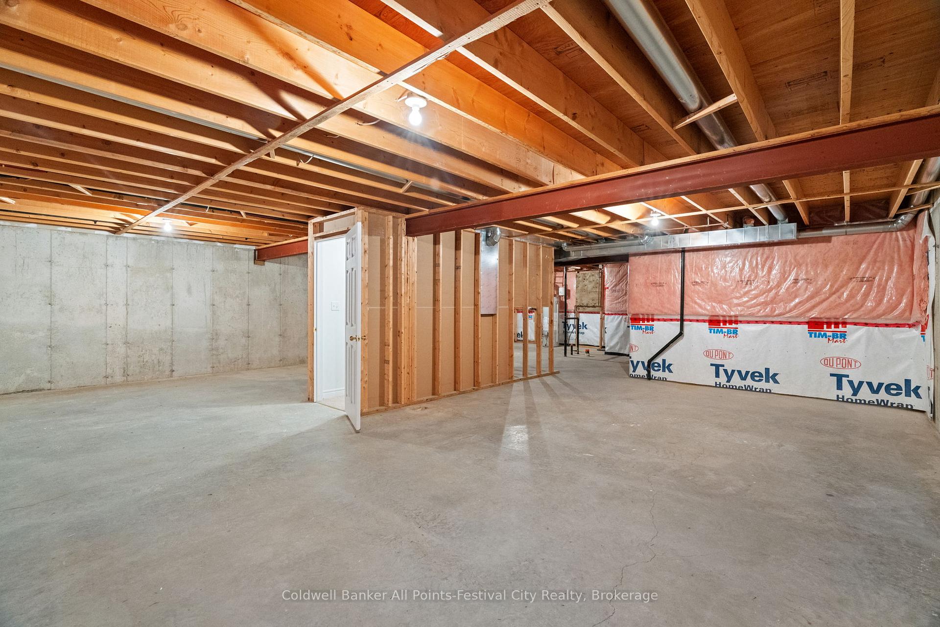 Photo 31 of 323 Martha Street, Goderich, Goderich (Town) — HOMEH