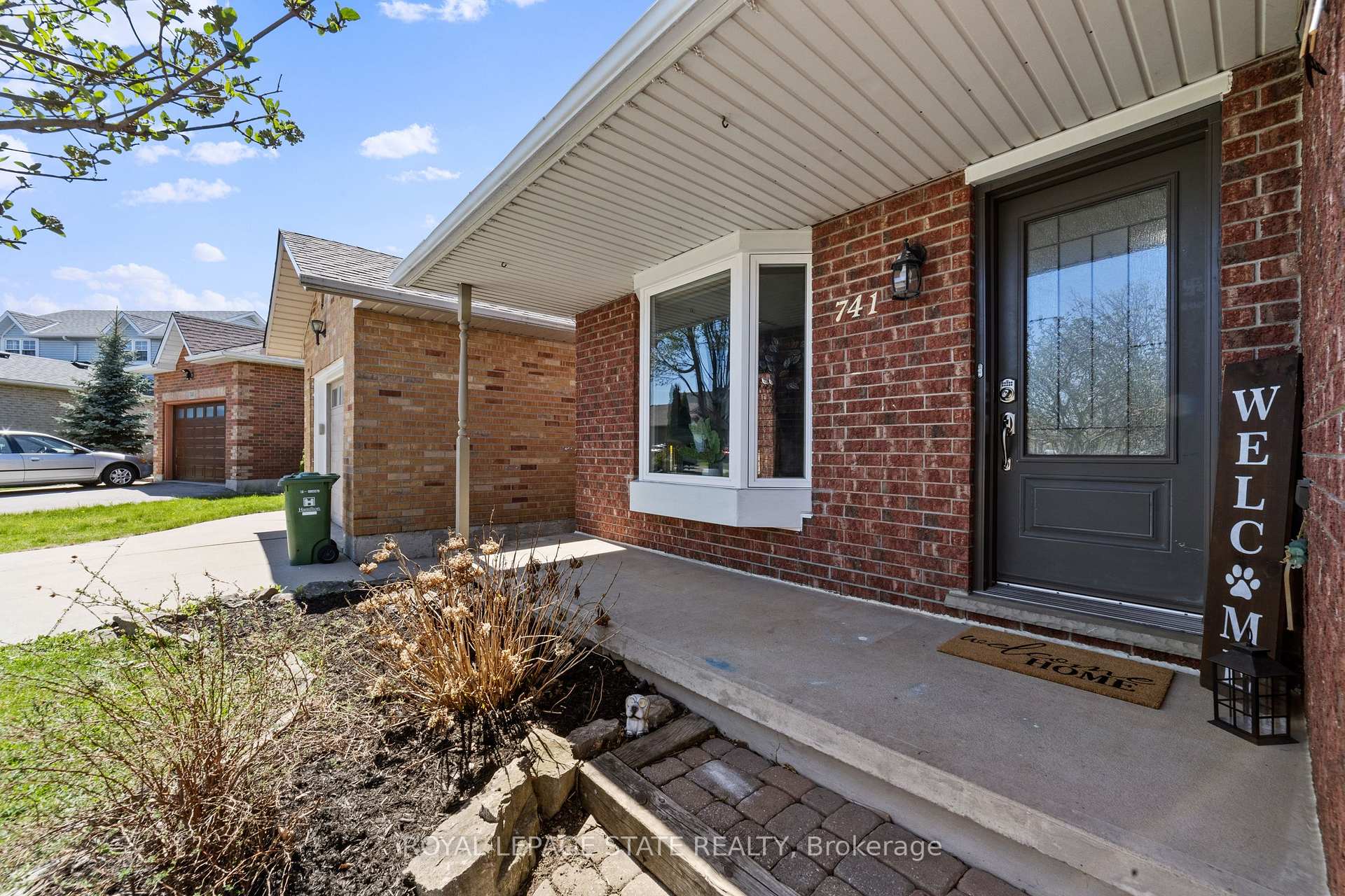 Photo 2 of 741 Acadia Drive, Hamilton, Butler — HOMEH