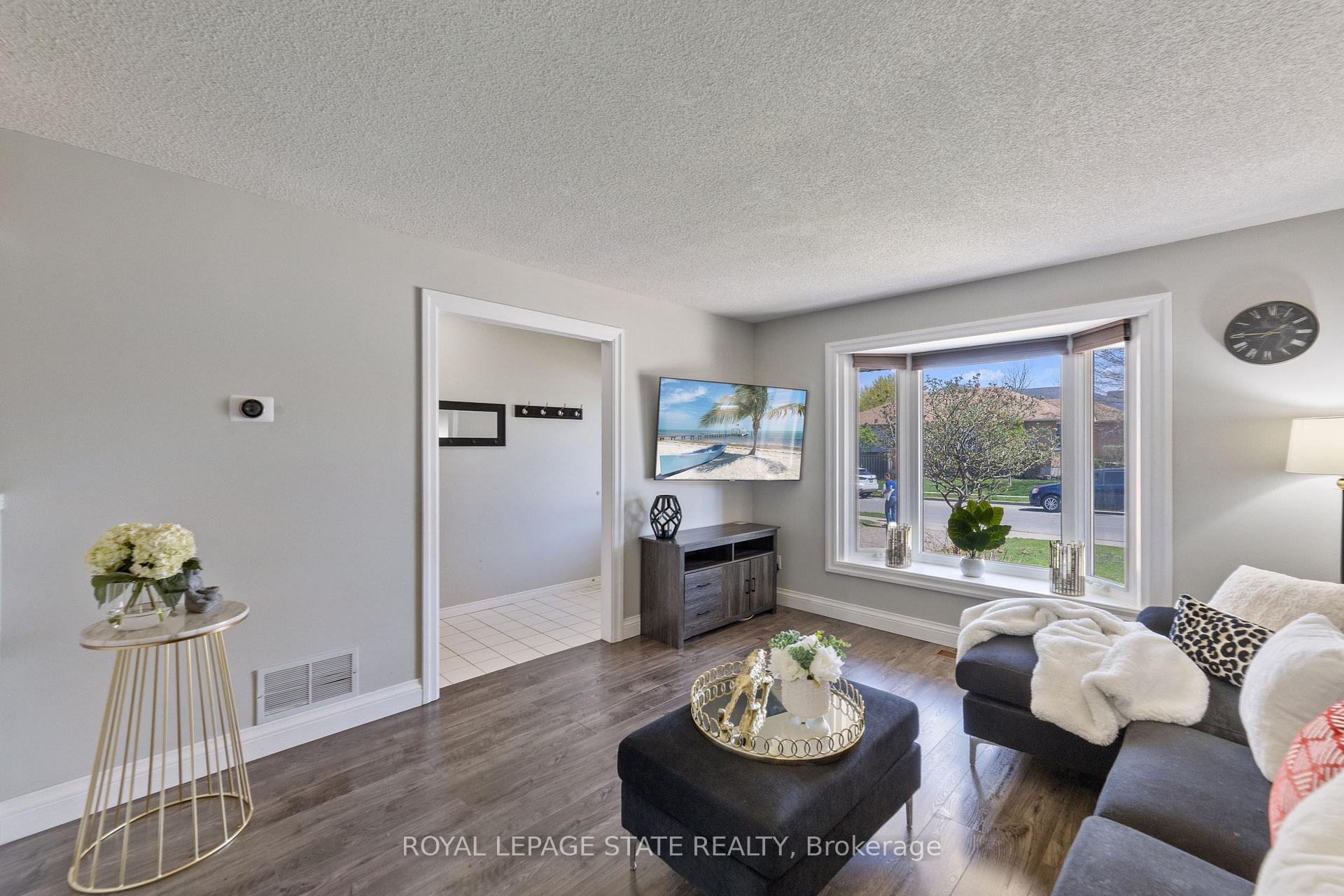 Photo 5 of 741 Acadia Drive, Hamilton, Butler — HOMEH