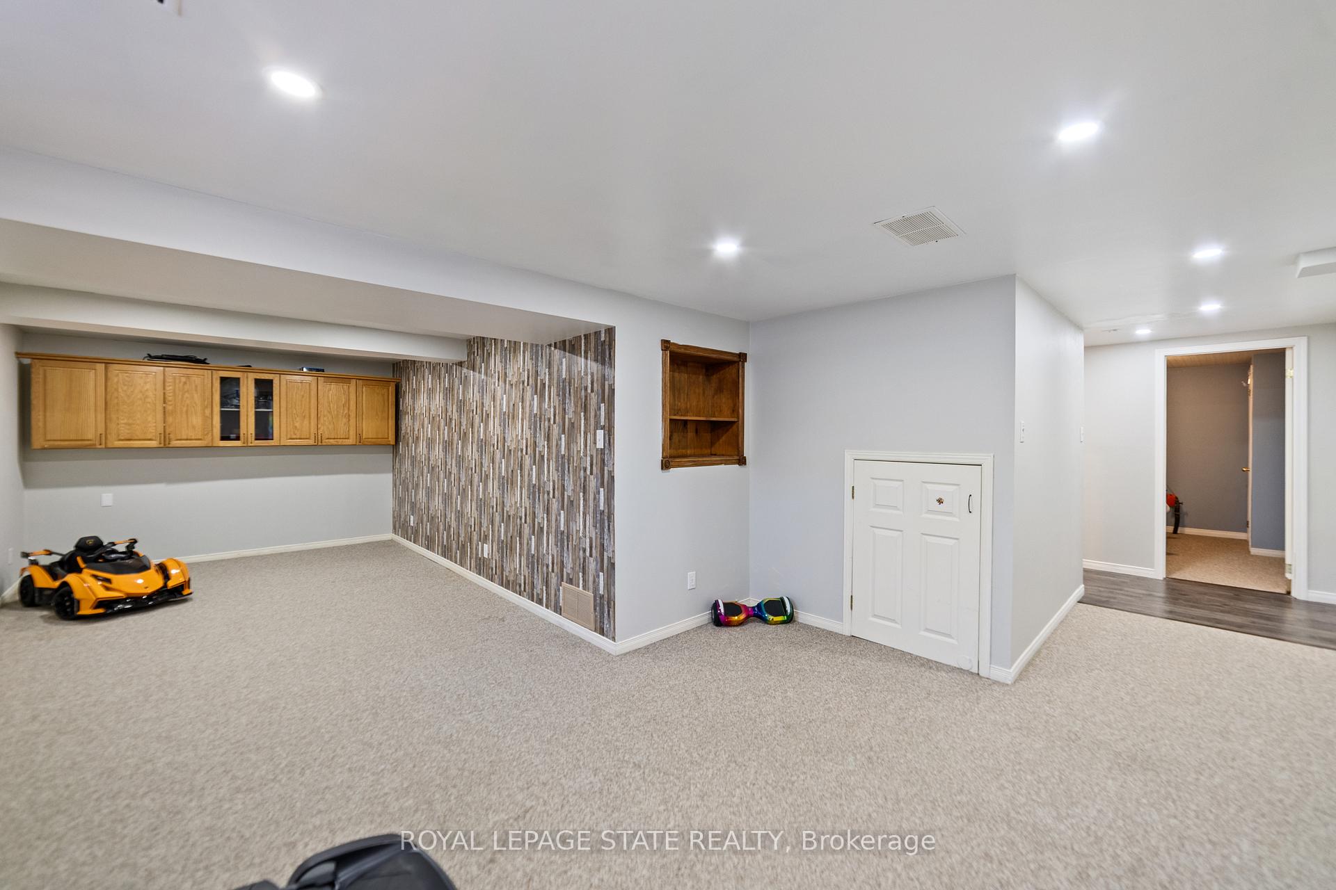 Photo 21 of 741 Acadia Drive, Hamilton, Butler — HOMEH