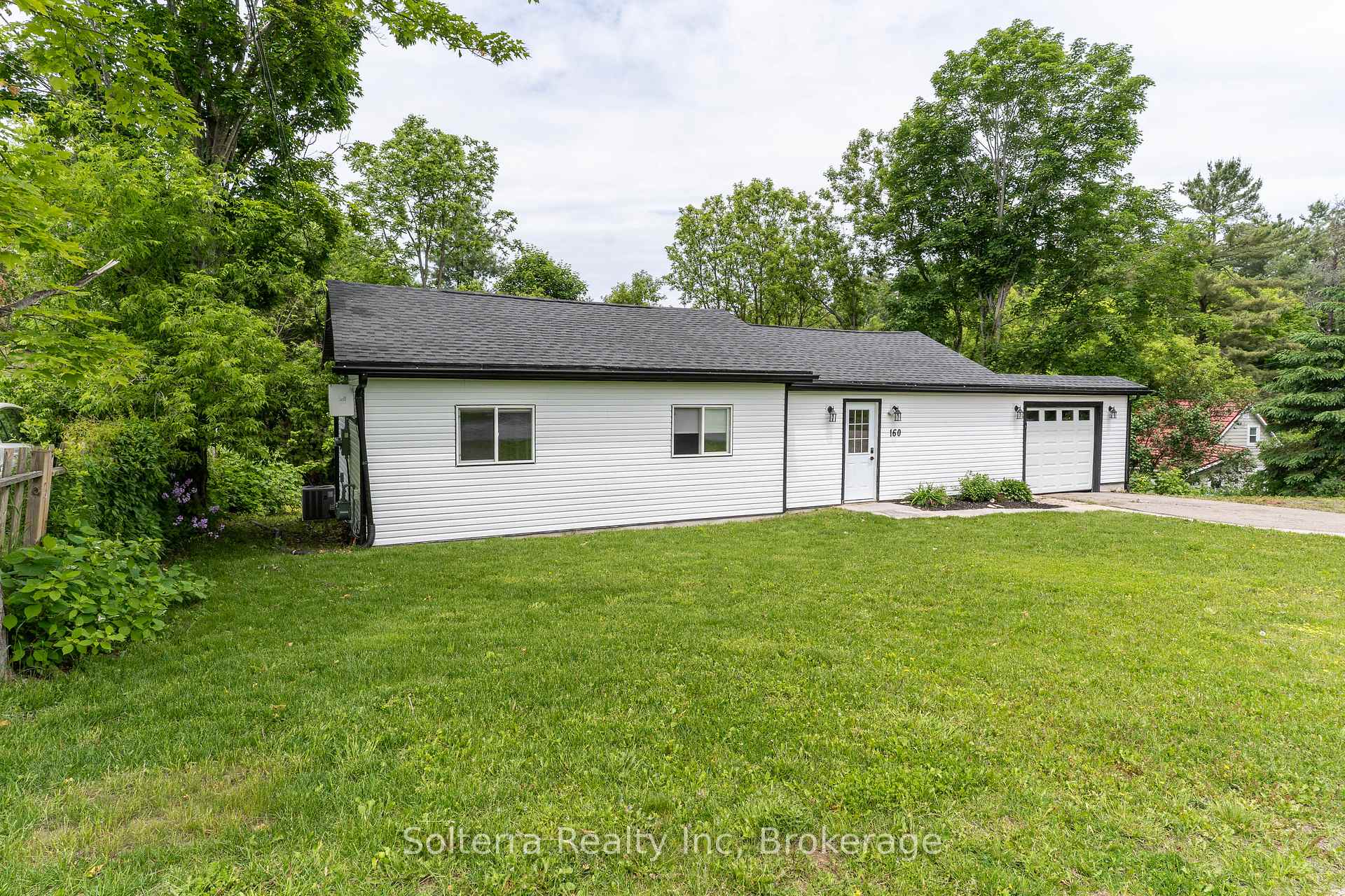 Photo 2 of 160 Wagner Street, Gravenhurst, Muskoka (S) — HOMEH
