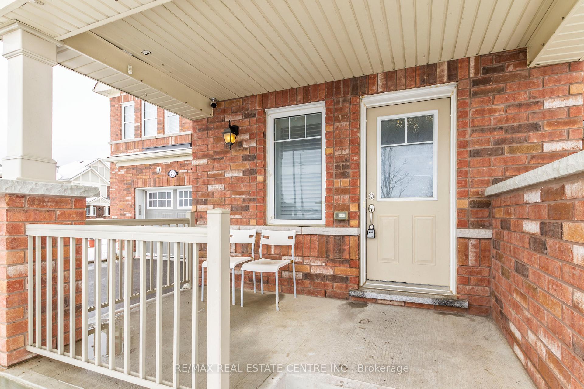 Photo 4 of 27 Donlamont Circle, Brampton, Northwest Brampton — HOMEH