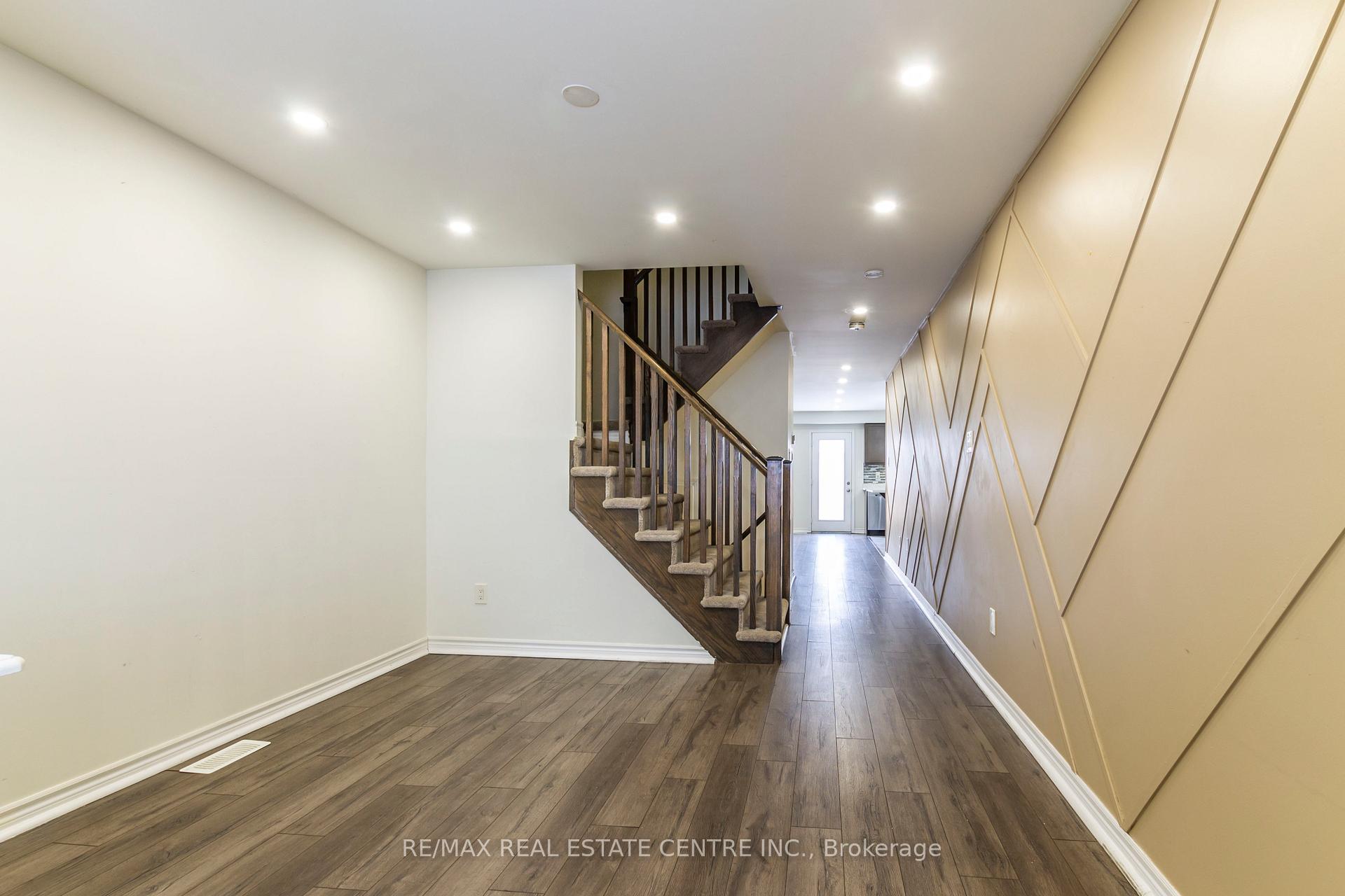 Photo 6 of 27 Donlamont Circle, Brampton, Northwest Brampton — HOMEH