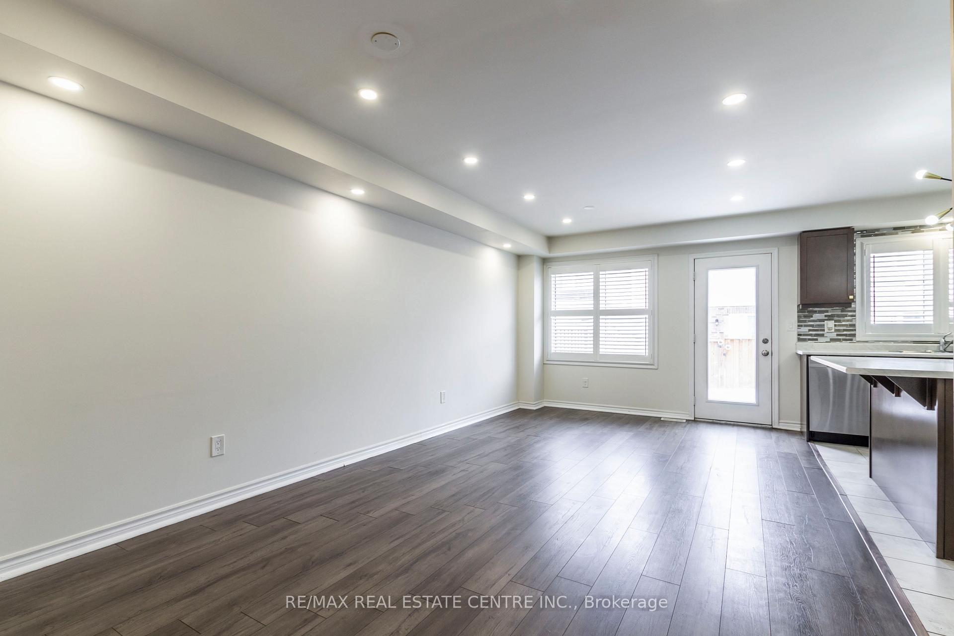 Photo 11 of 27 Donlamont Circle, Brampton, Northwest Brampton — HOMEH