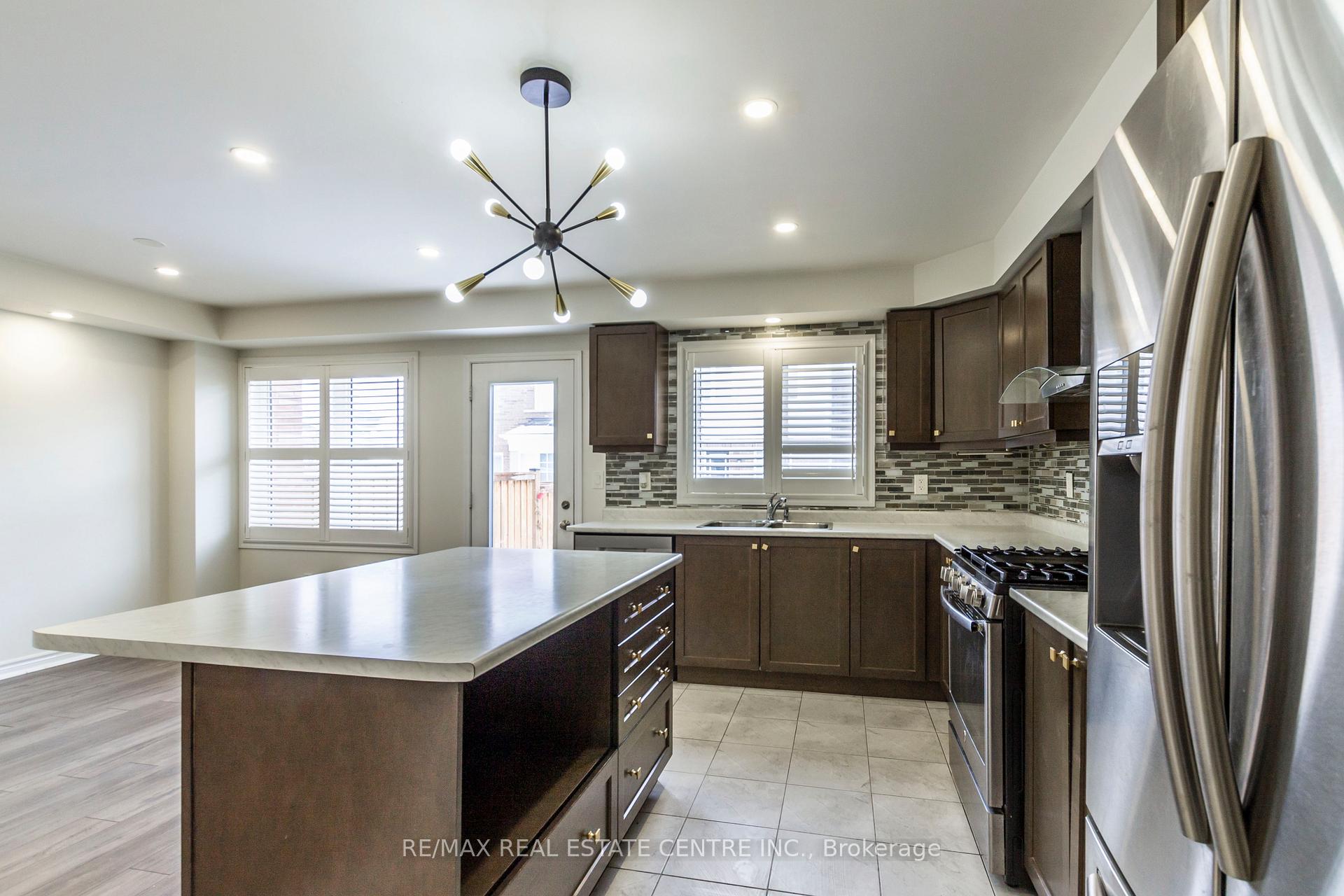 Photo 15 of 27 Donlamont Circle, Brampton, Northwest Brampton — HOMEH
