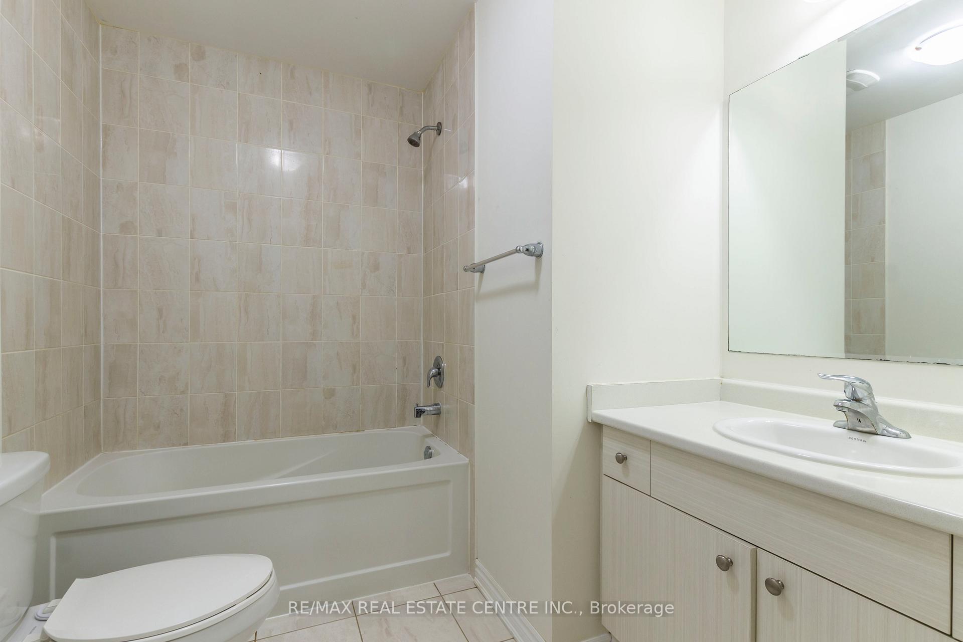 Photo 24 of 27 Donlamont Circle, Brampton, Northwest Brampton — HOMEH