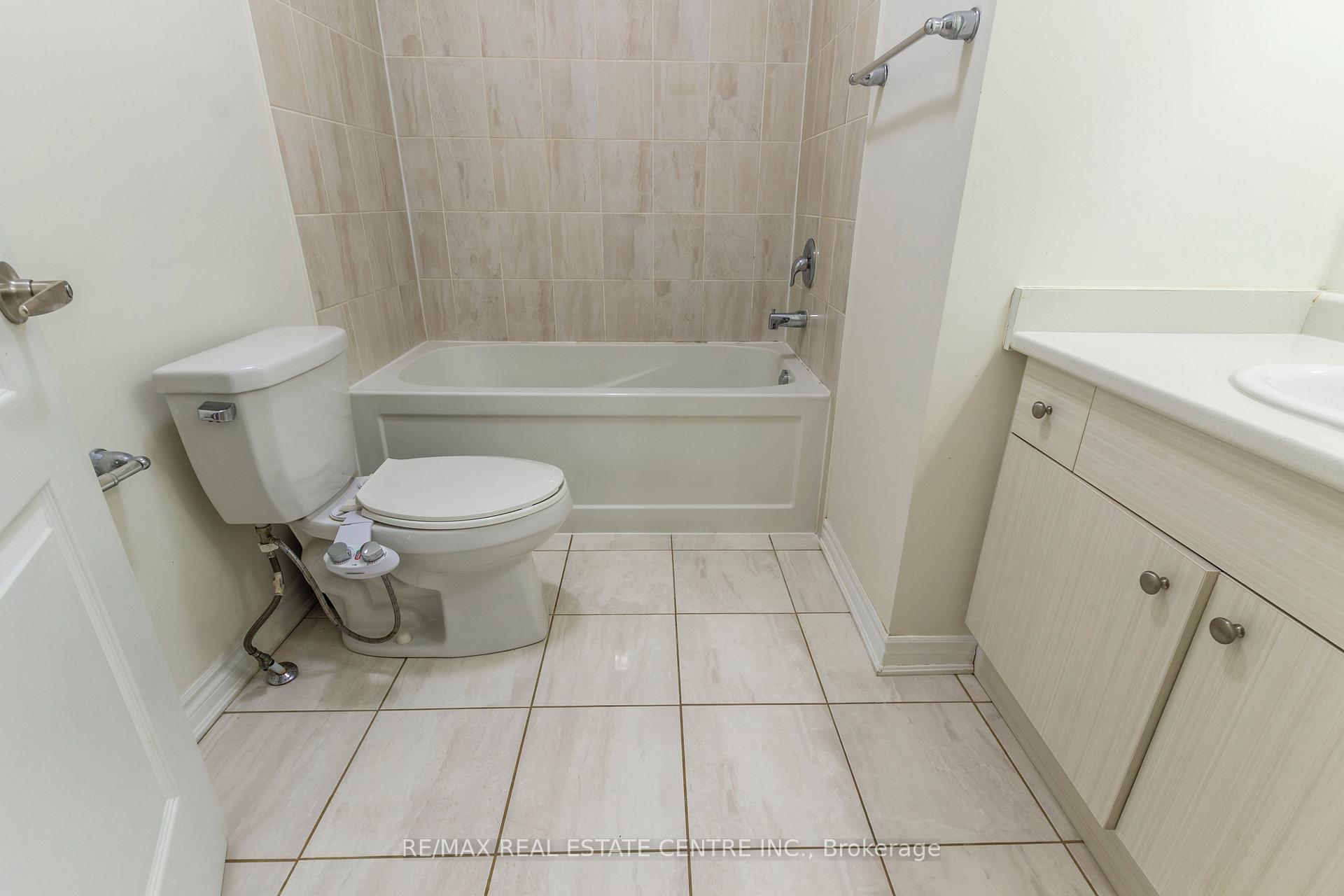 Photo 25 of 27 Donlamont Circle, Brampton, Northwest Brampton — HOMEH