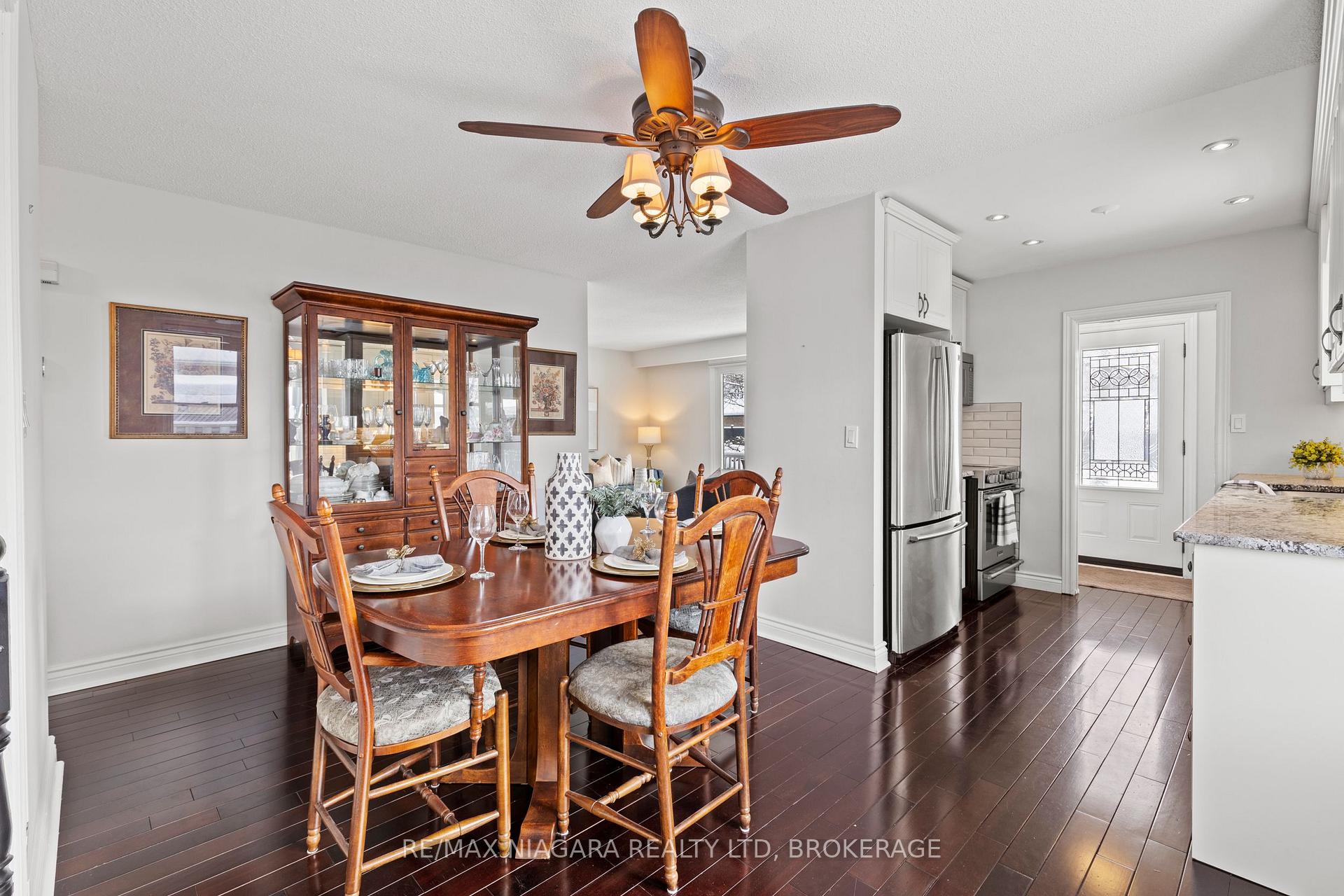 Photo 9 of 8 Carousel Circle, St. Catharines, Lakeport — HOMEH