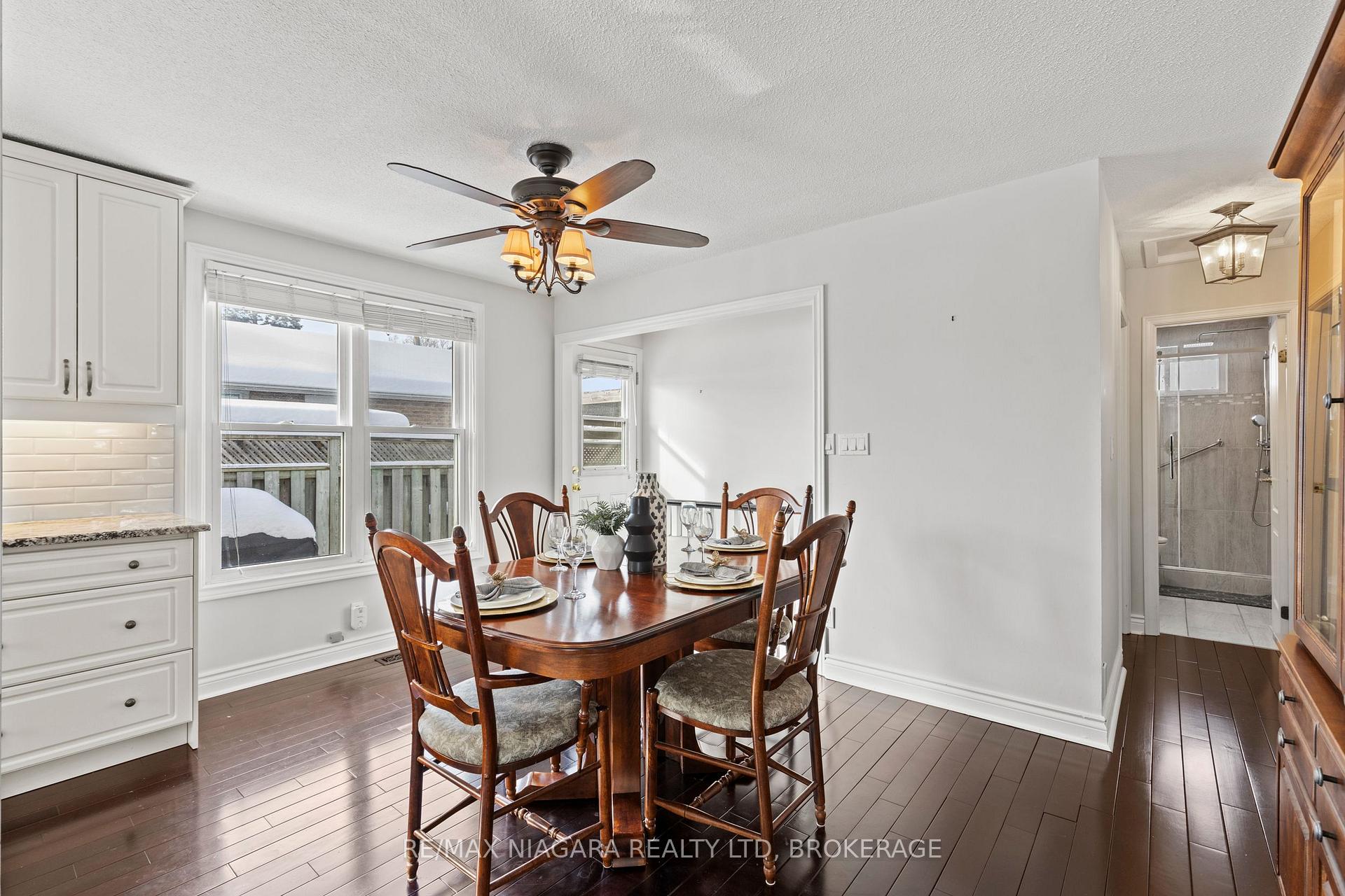 Photo 10 of 8 Carousel Circle, St. Catharines, Lakeport — HOMEH