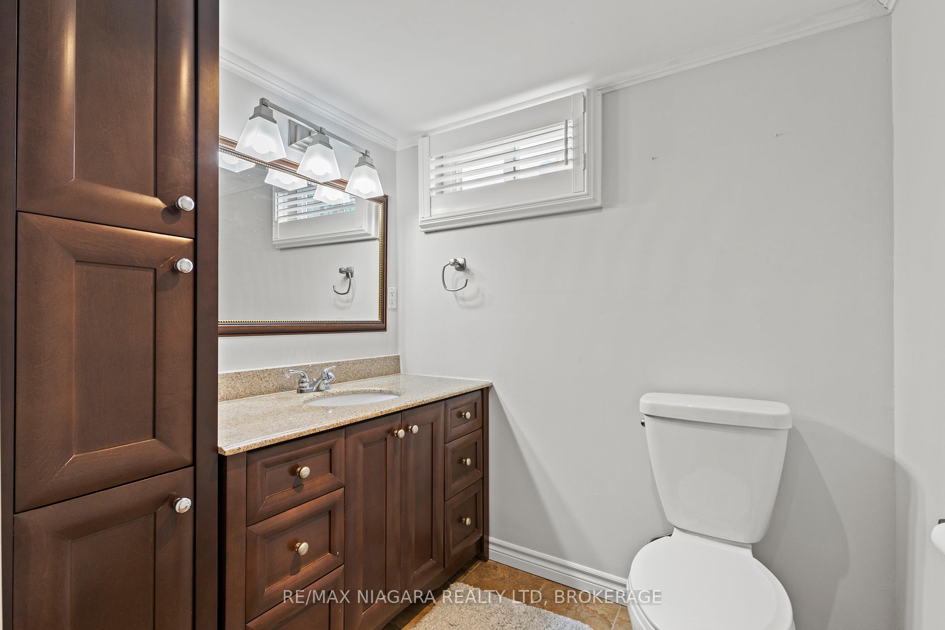 Photo 22 of 8 Carousel Circle, St. Catharines, Lakeport — HOMEH
