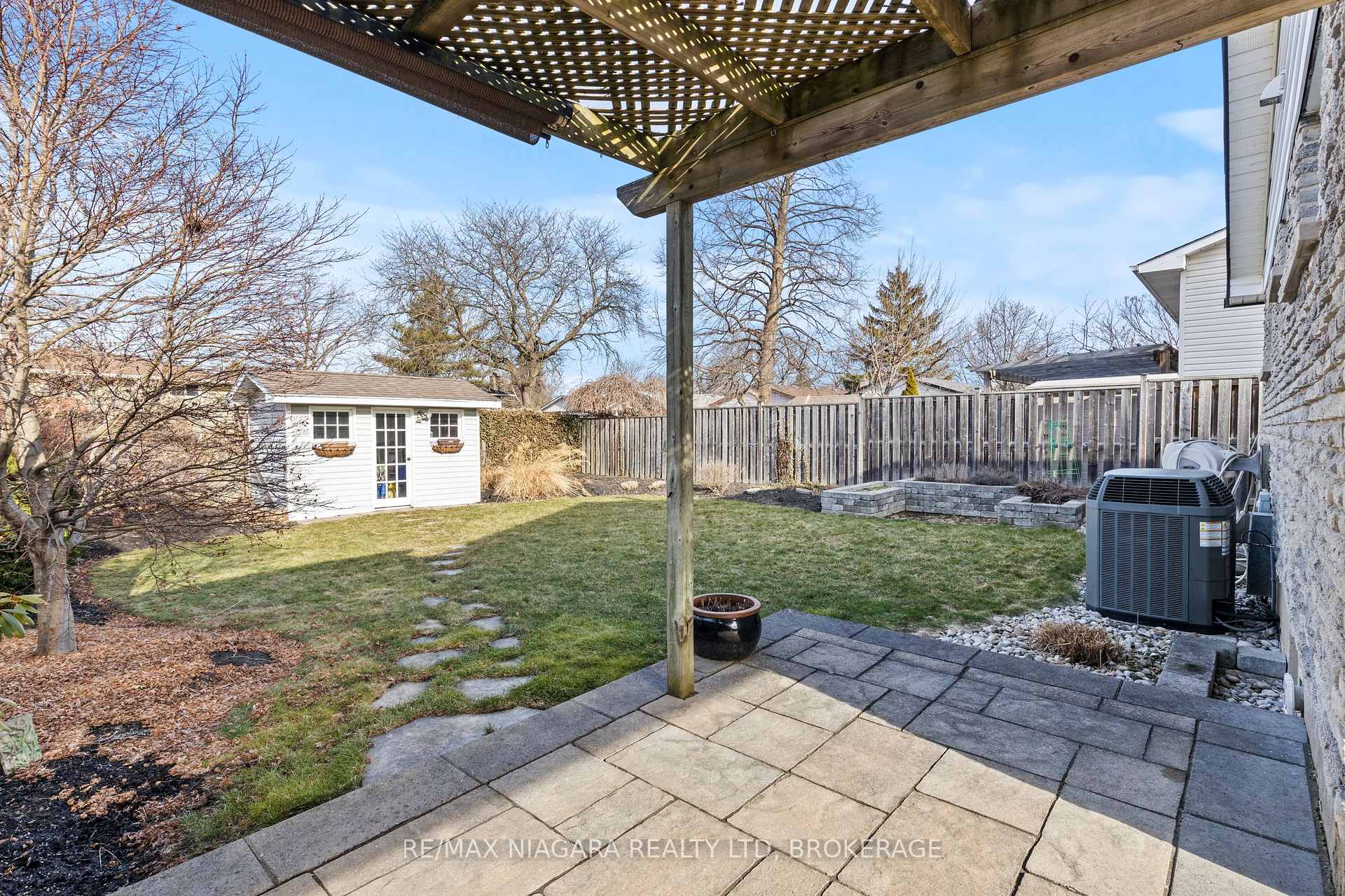 Photo 31 of 8 Carousel Circle, St. Catharines, Lakeport — HOMEH