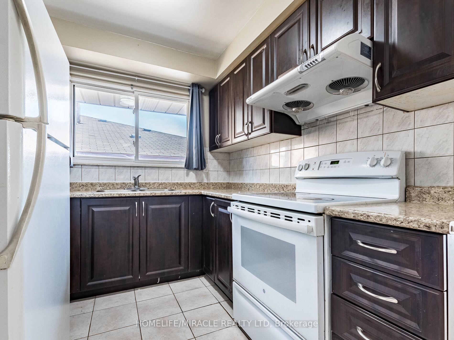 Photo 11 of 10 Madison Street, Brampton, Central Park — HOMEH