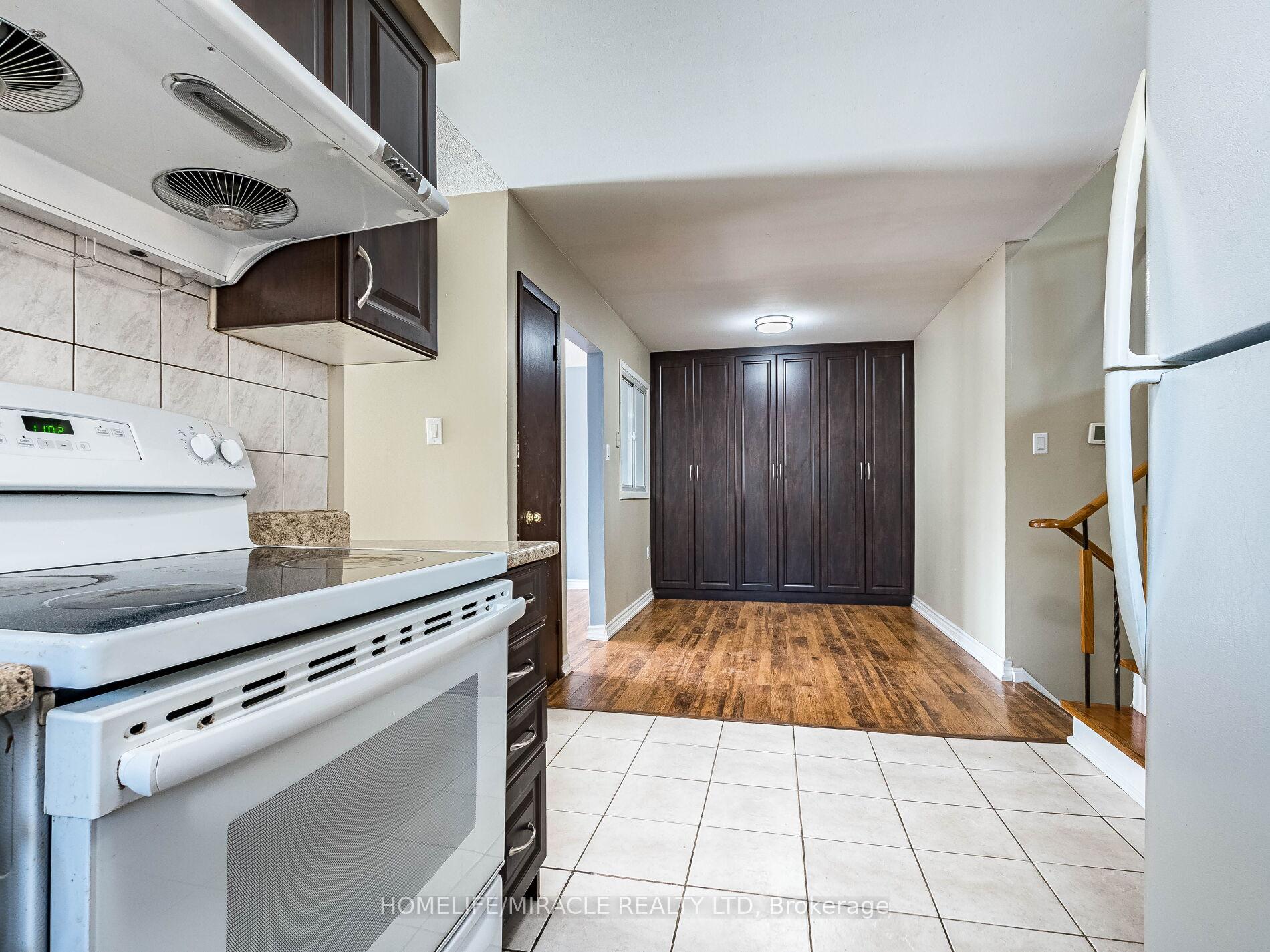Photo 12 of 10 Madison Street, Brampton, Central Park — HOMEH