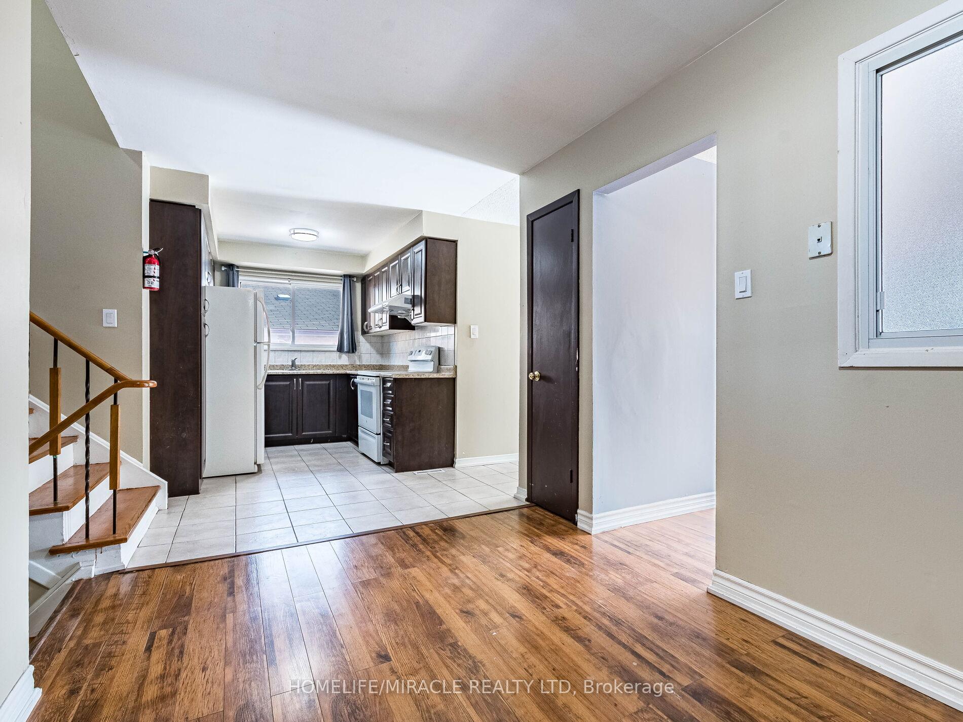 Photo 13 of 10 Madison Street, Brampton, Central Park — HOMEH