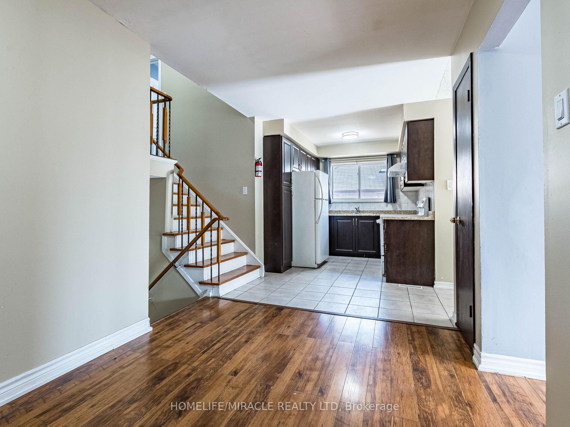 Photo 14 of 10 Madison Street, Brampton, Central Park — HOMEH