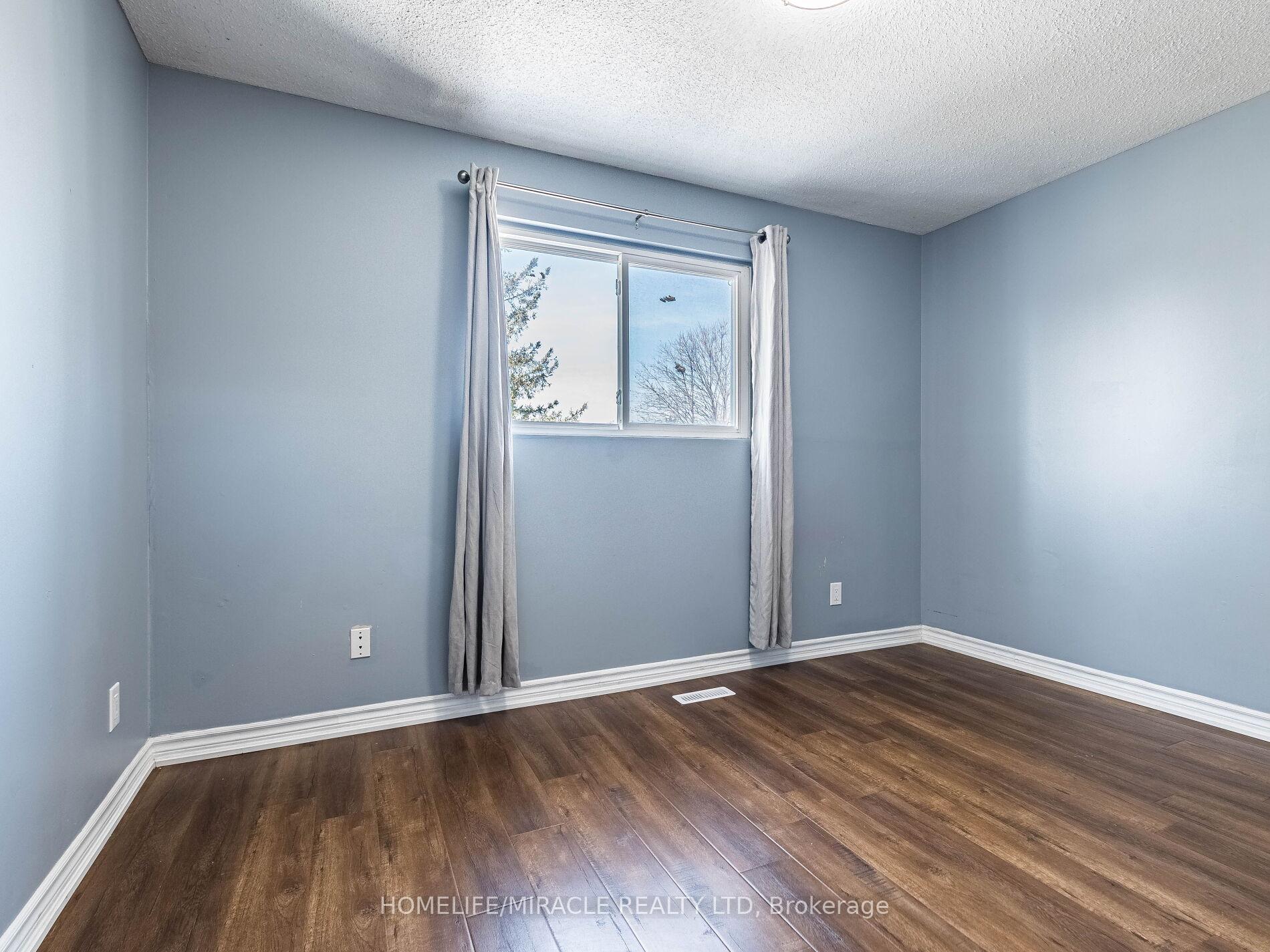 Photo 17 of 10 Madison Street, Brampton, Central Park — HOMEH