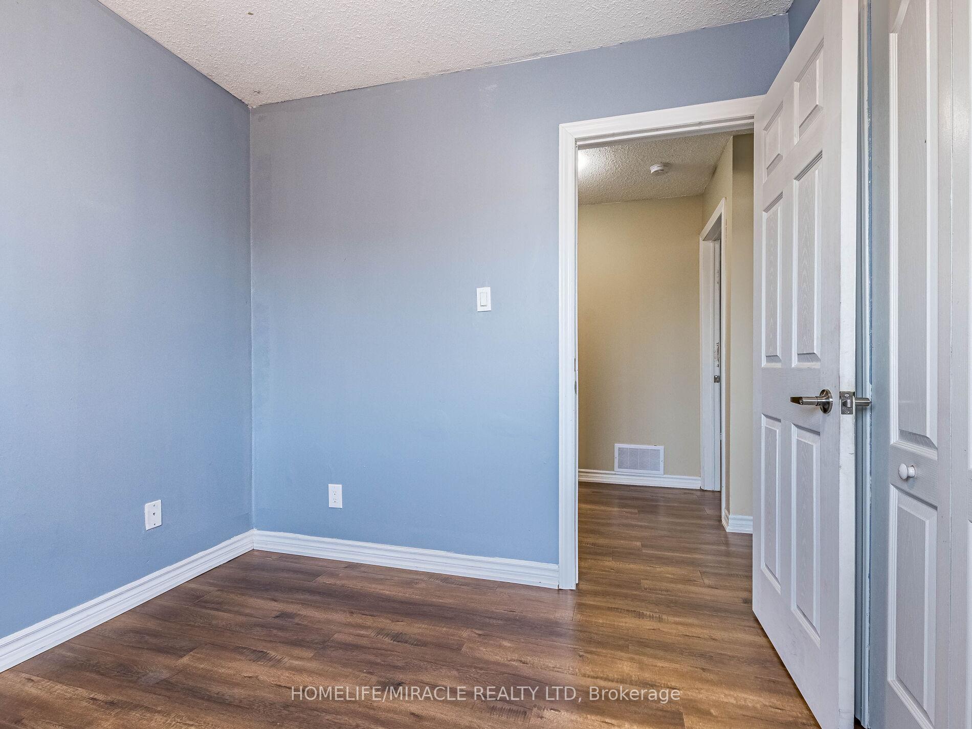 Photo 19 of 10 Madison Street, Brampton, Central Park — HOMEH