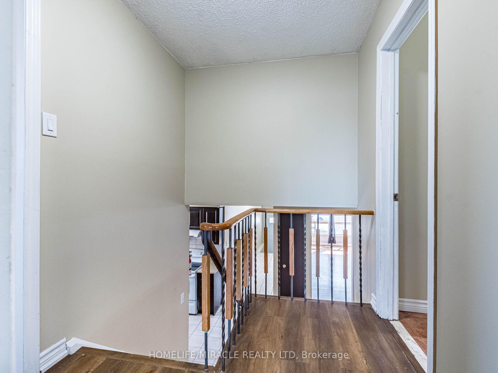 Photo 22 of 10 Madison Street, Brampton, Central Park — HOMEH