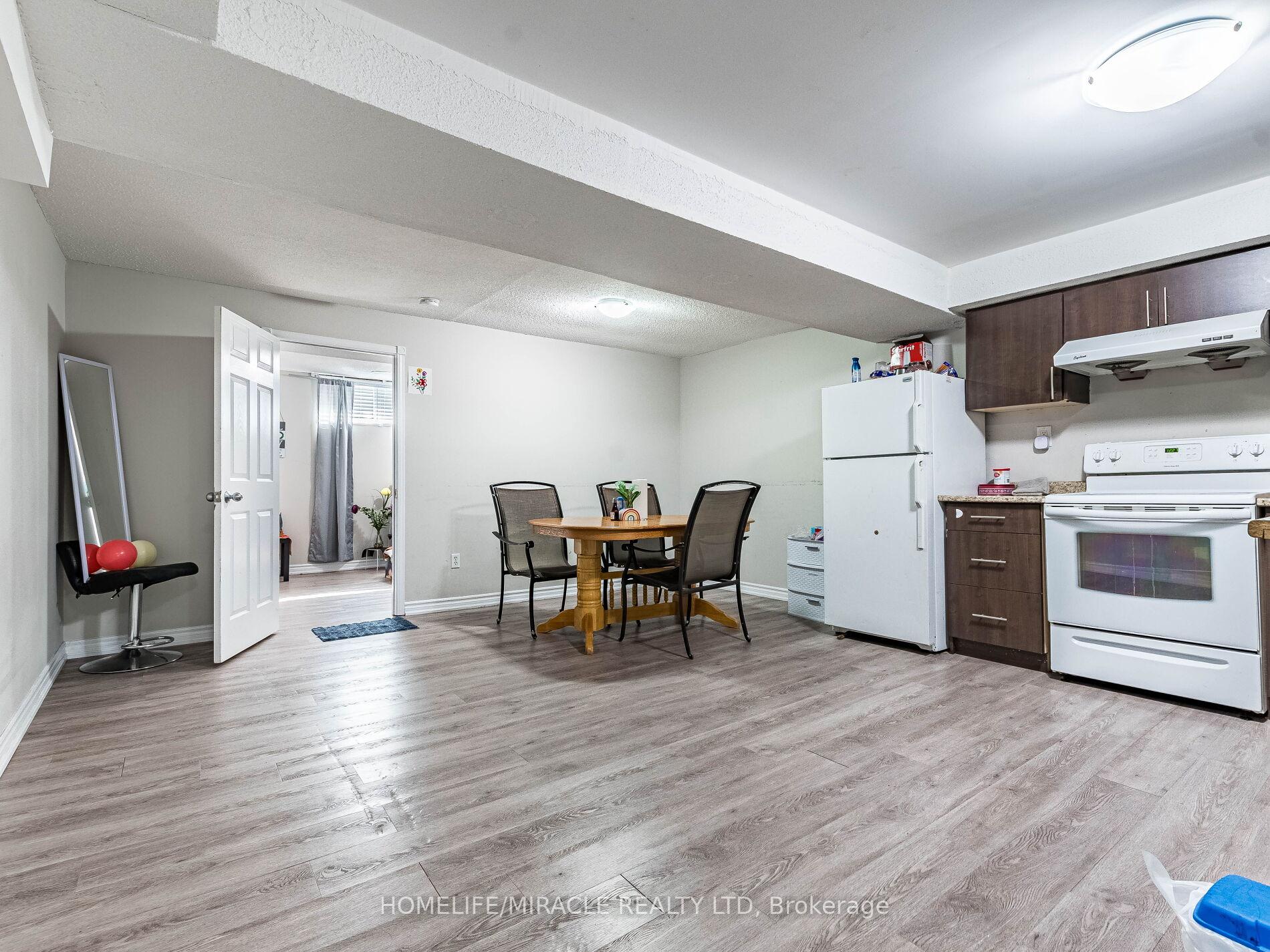 Photo 32 of 10 Madison Street, Brampton, Central Park — HOMEH