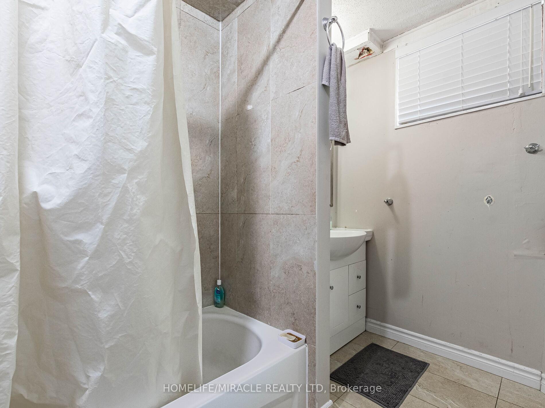 Photo 38 of 10 Madison Street, Brampton, Central Park — HOMEH