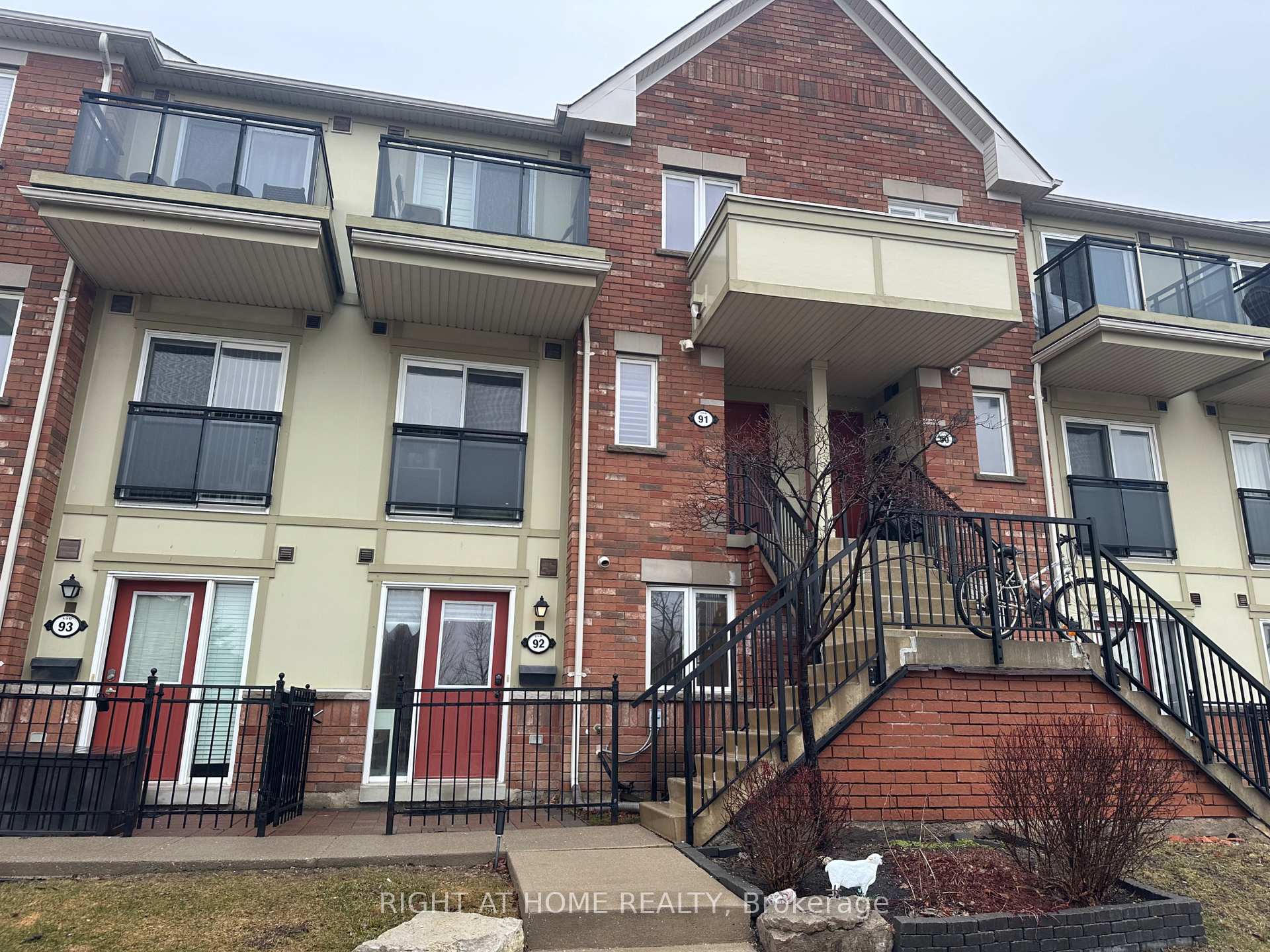 Front of Unit 92, 150 Chancery Road