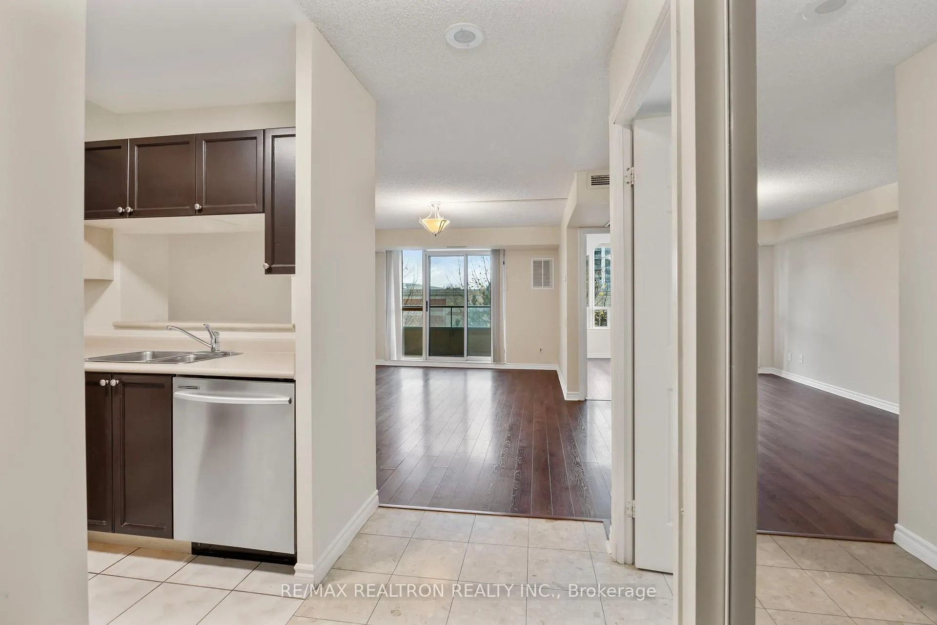 Photo 2 of Unit 507, 8 Covington Road, Toronto, Englemount-Lawrence — HOMEH