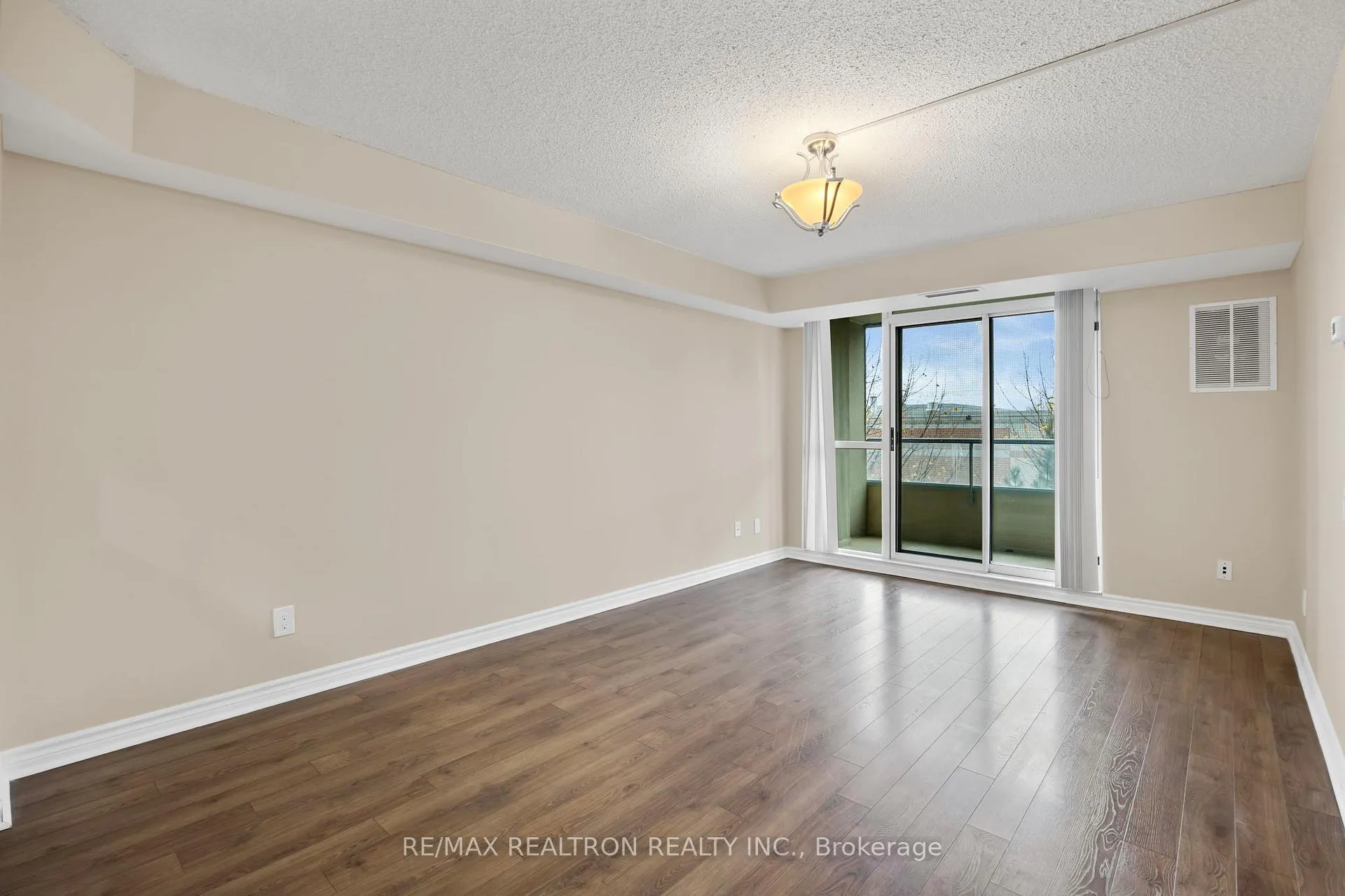 Photo 3 of Unit 507, 8 Covington Road, Toronto, Englemount-Lawrence — HOMEH