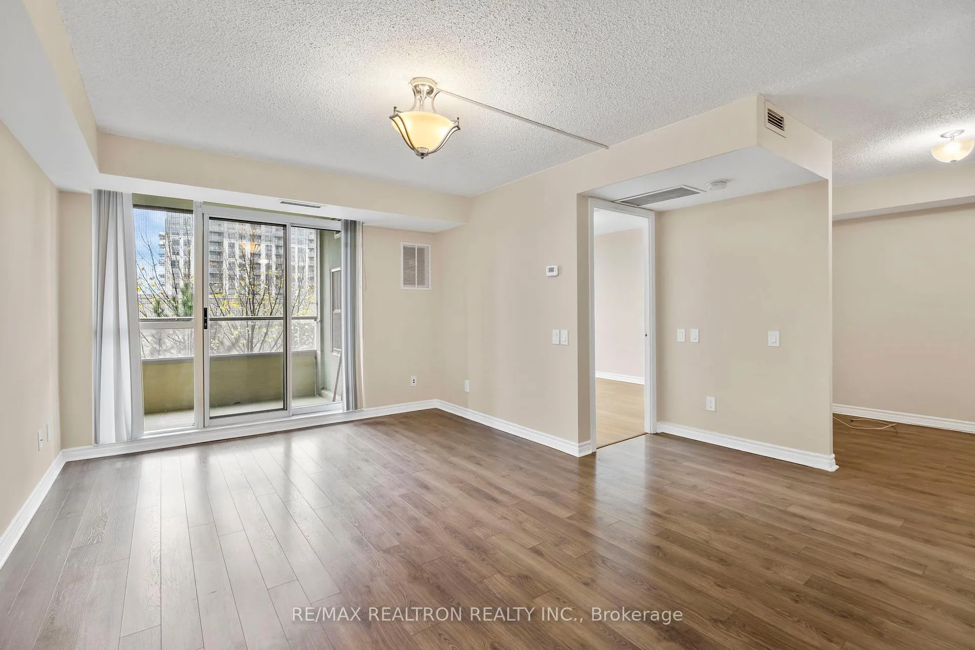 Photo 4 of Unit 507, 8 Covington Road, Toronto, Englemount-Lawrence — HOMEH