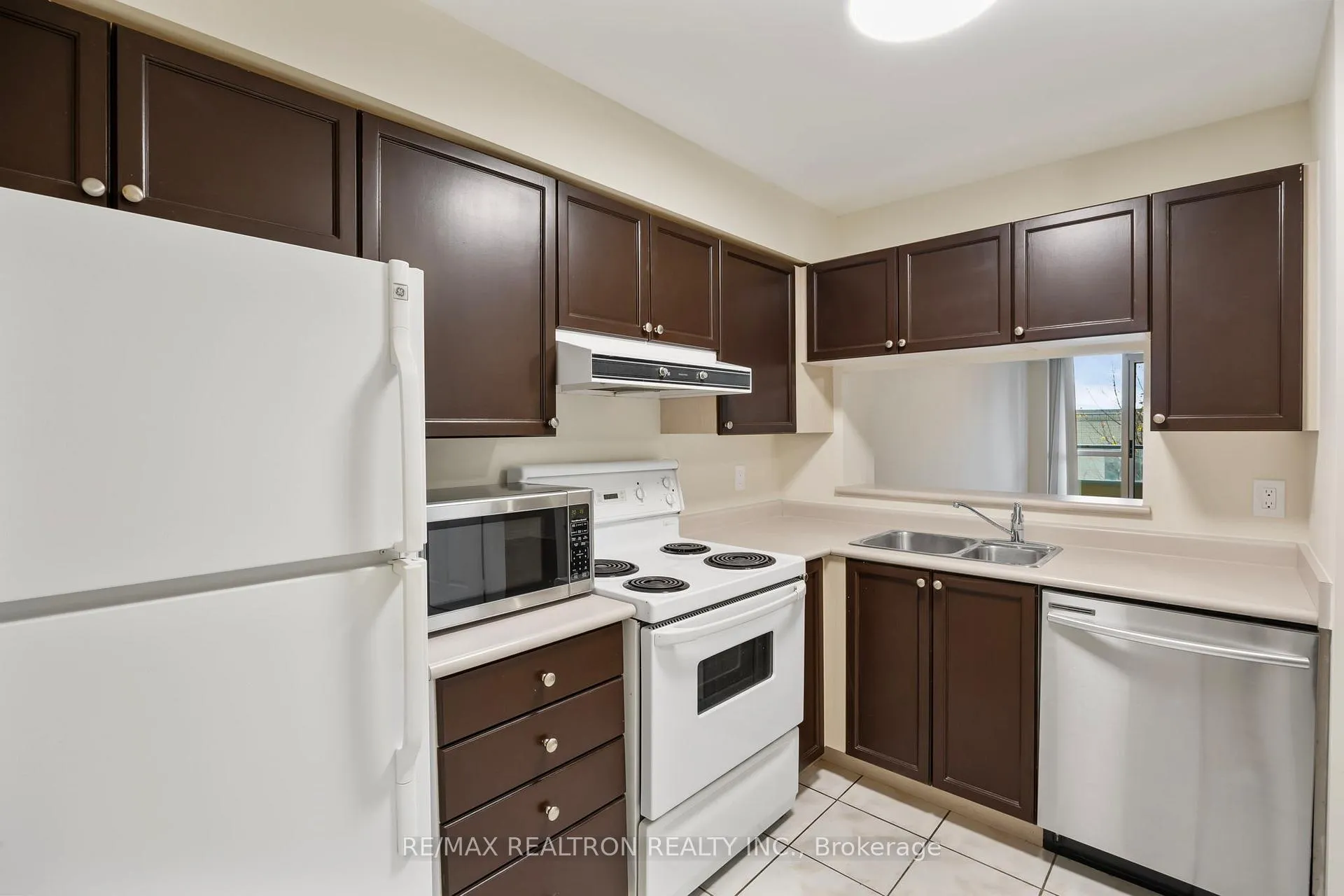 Photo 5 of Unit 507, 8 Covington Road, Toronto, Englemount-Lawrence — HOMEH