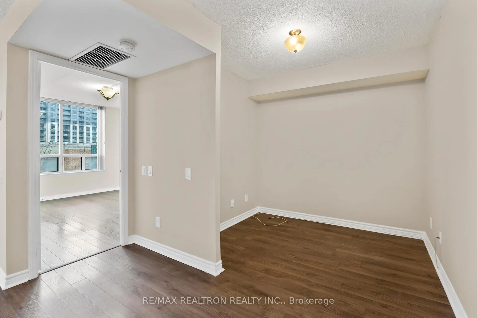 Photo 6 of Unit 507, 8 Covington Road, Toronto, Englemount-Lawrence — HOMEH