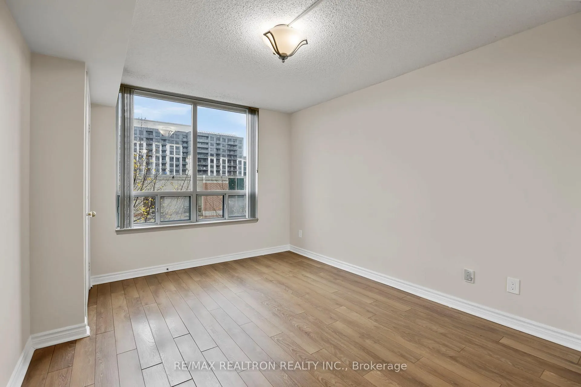 Photo 7 of Unit 507, 8 Covington Road, Toronto, Englemount-Lawrence — HOMEH