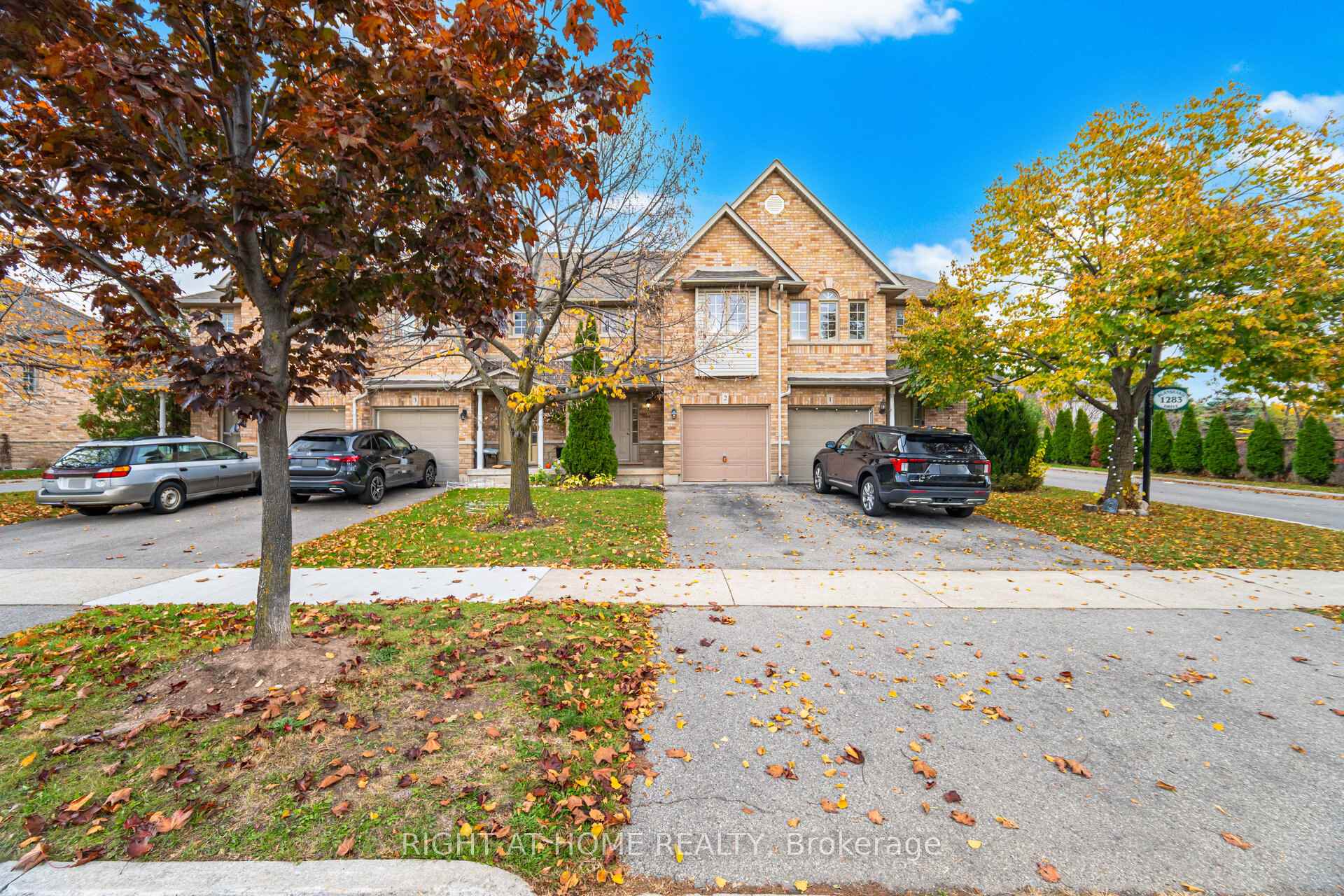 Photo 3 of Unit 2, 1283 Blanshard Drive, Burlington, Tansley — HOMEH