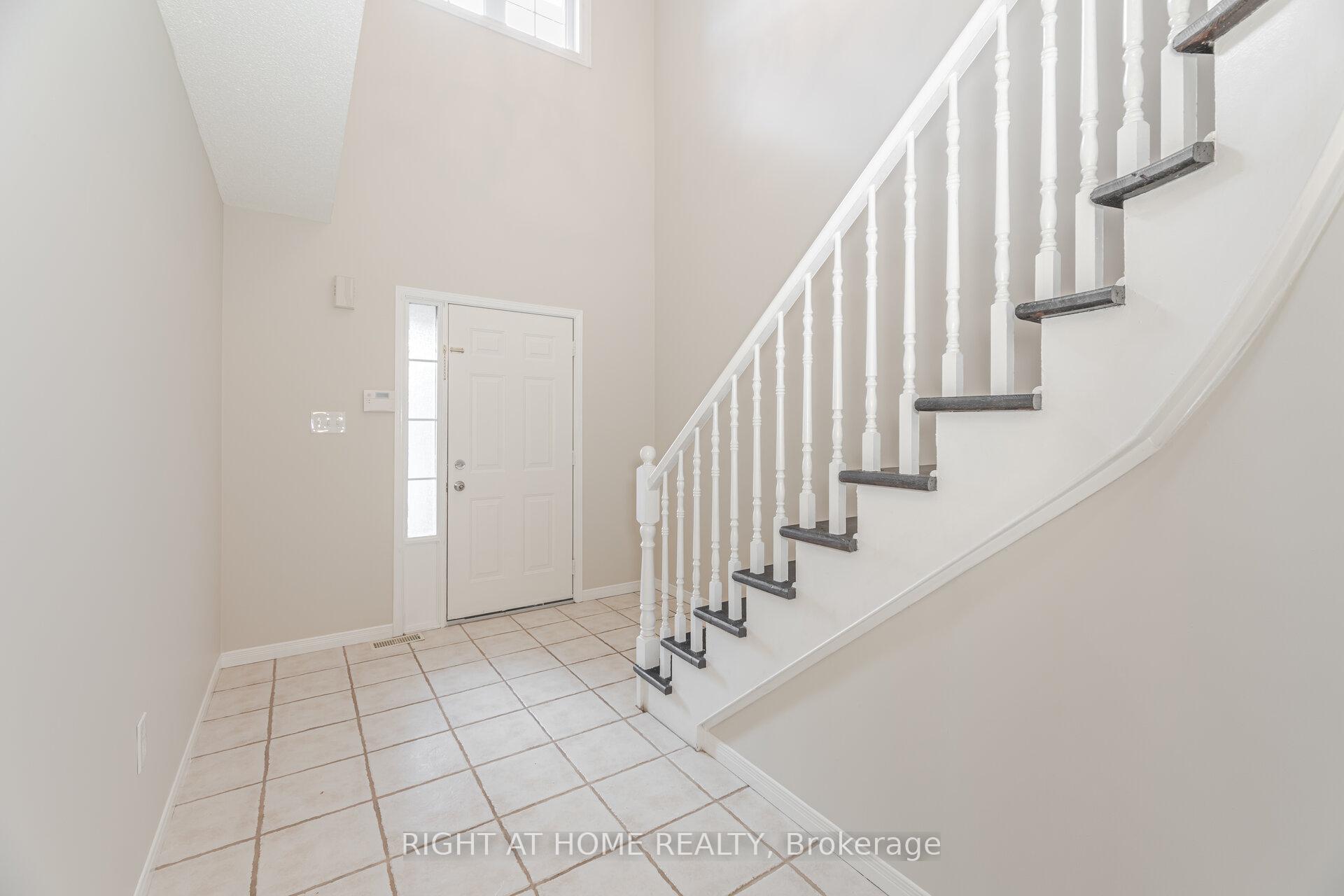 Photo 5 of Unit 2, 1283 Blanshard Drive, Burlington, Tansley — HOMEH