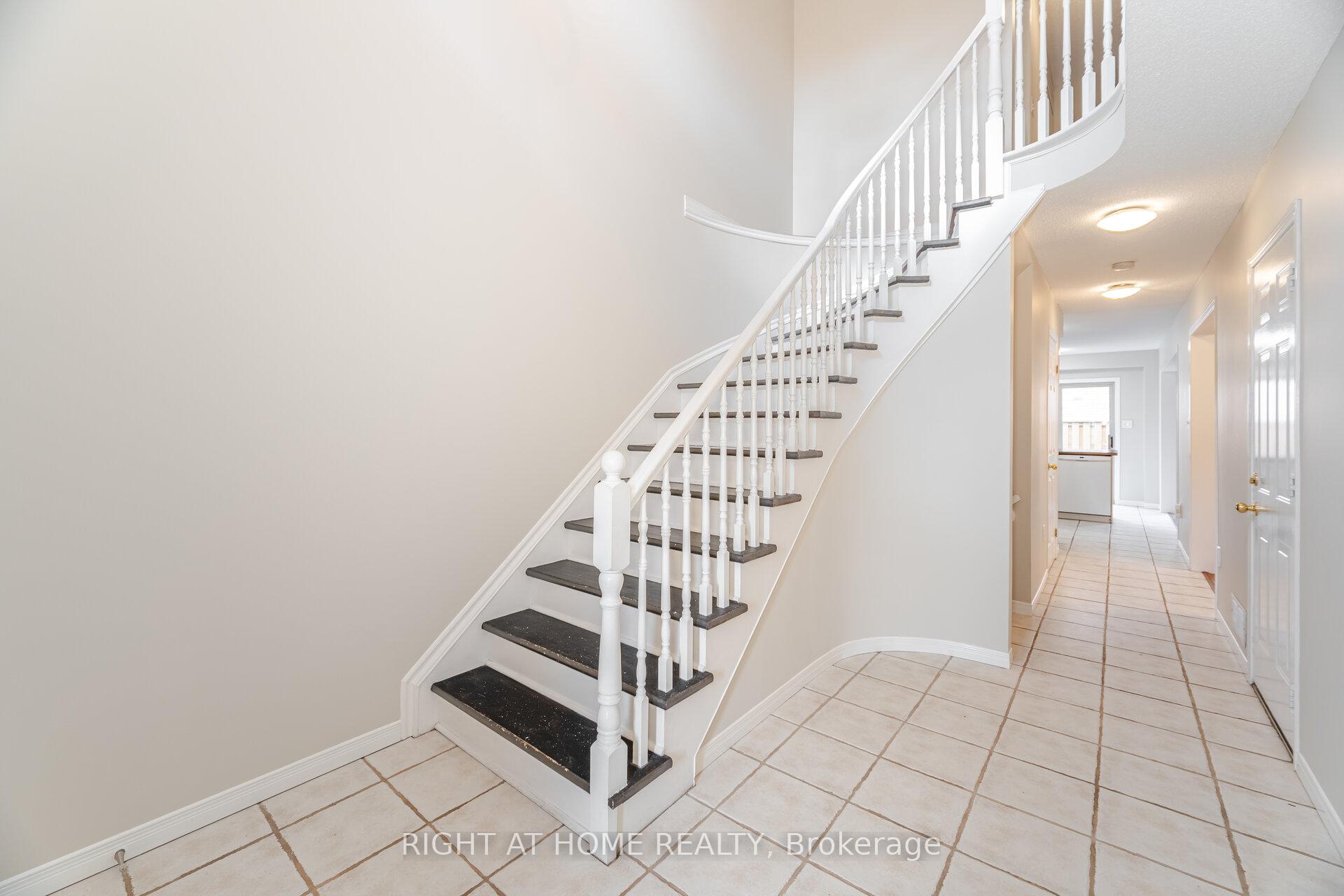 Photo 6 of Unit 2, 1283 Blanshard Drive, Burlington, Tansley — HOMEH