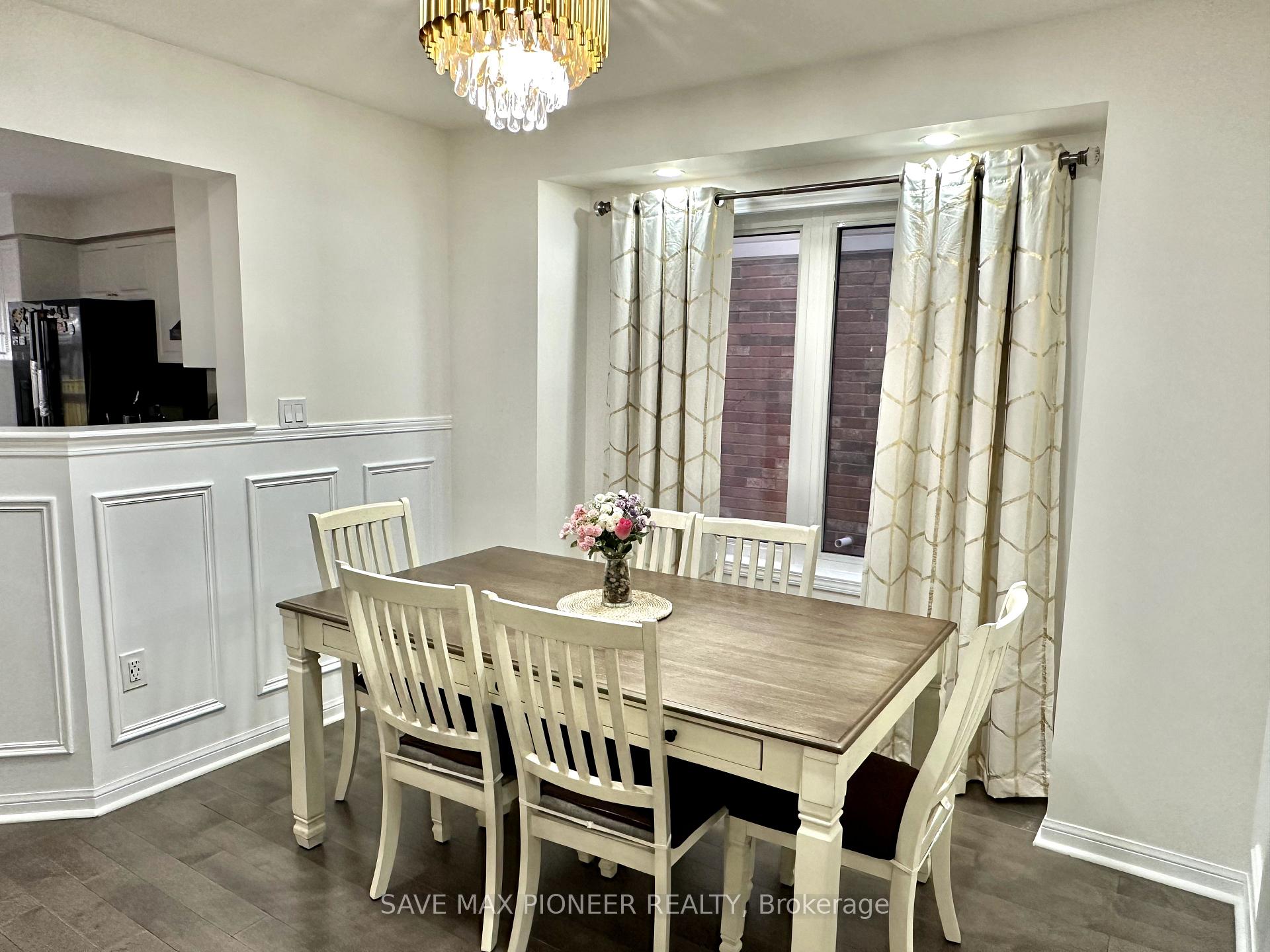 Photo 3 of 190 Holland Circle, Cambridge, Silver Heights — HOMEH