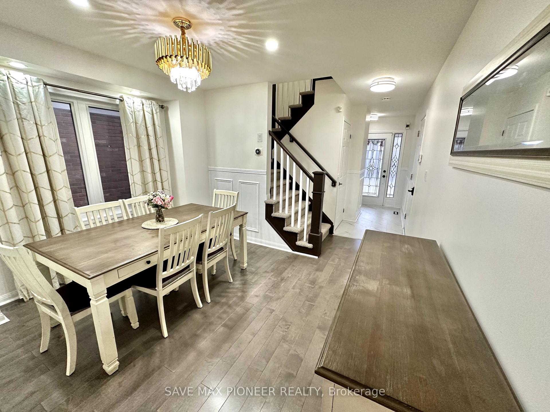 Photo 5 of 190 Holland Circle, Cambridge, Silver Heights — HOMEH