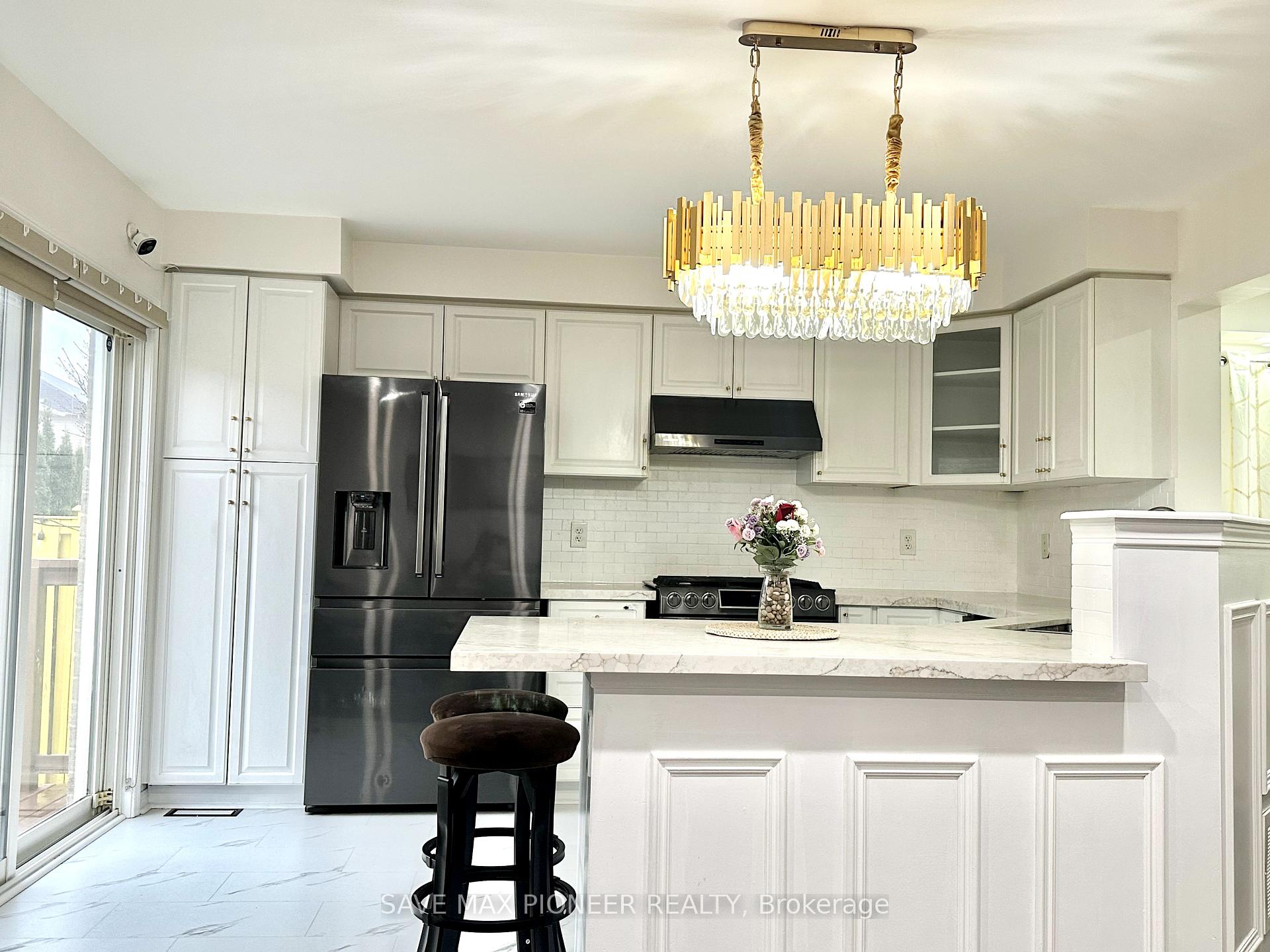Photo 4 of 190 Holland Circle, Cambridge, Silver Heights — HOMEH