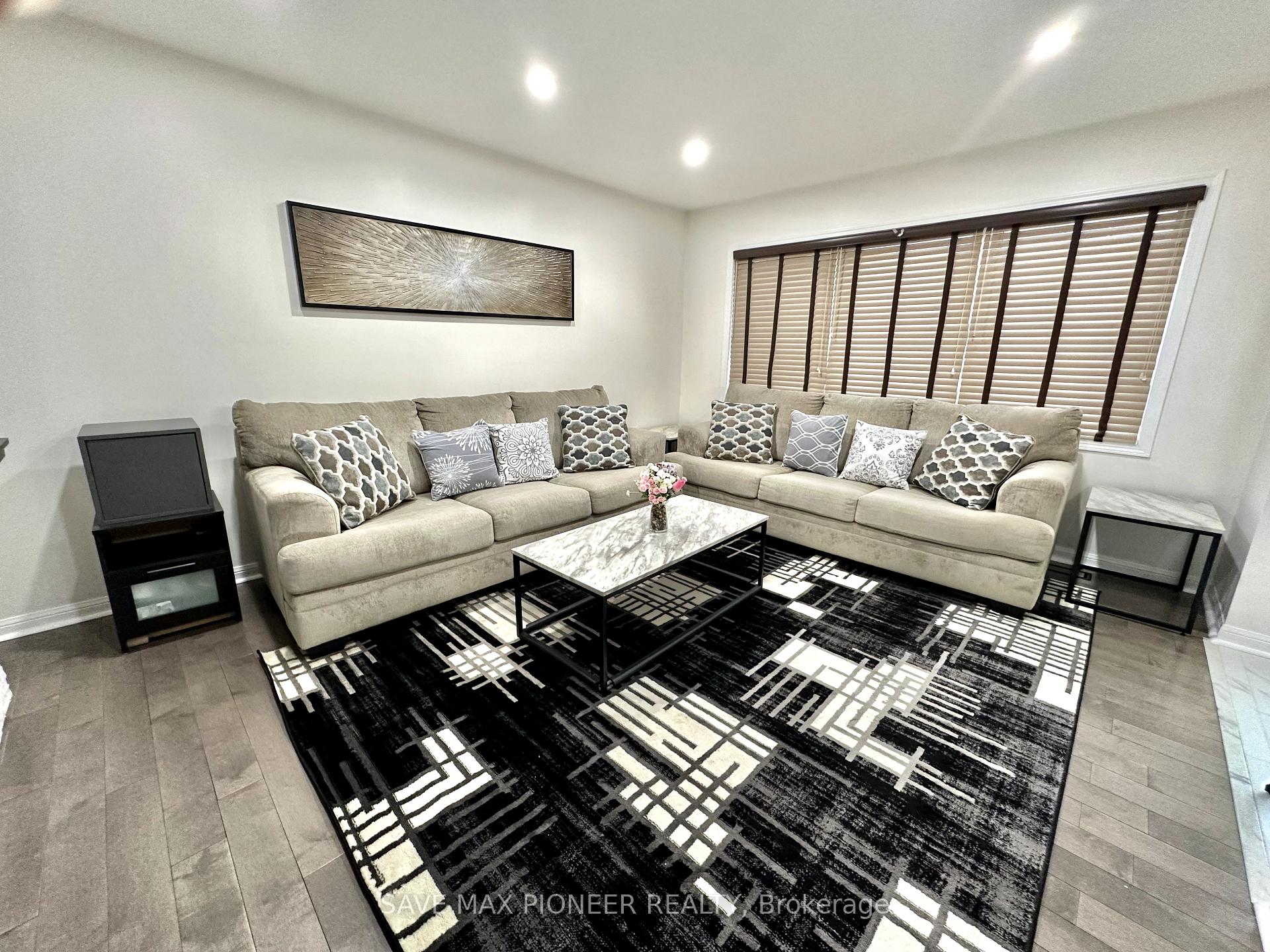 Photo 8 of 190 Holland Circle, Cambridge, Silver Heights — HOMEH