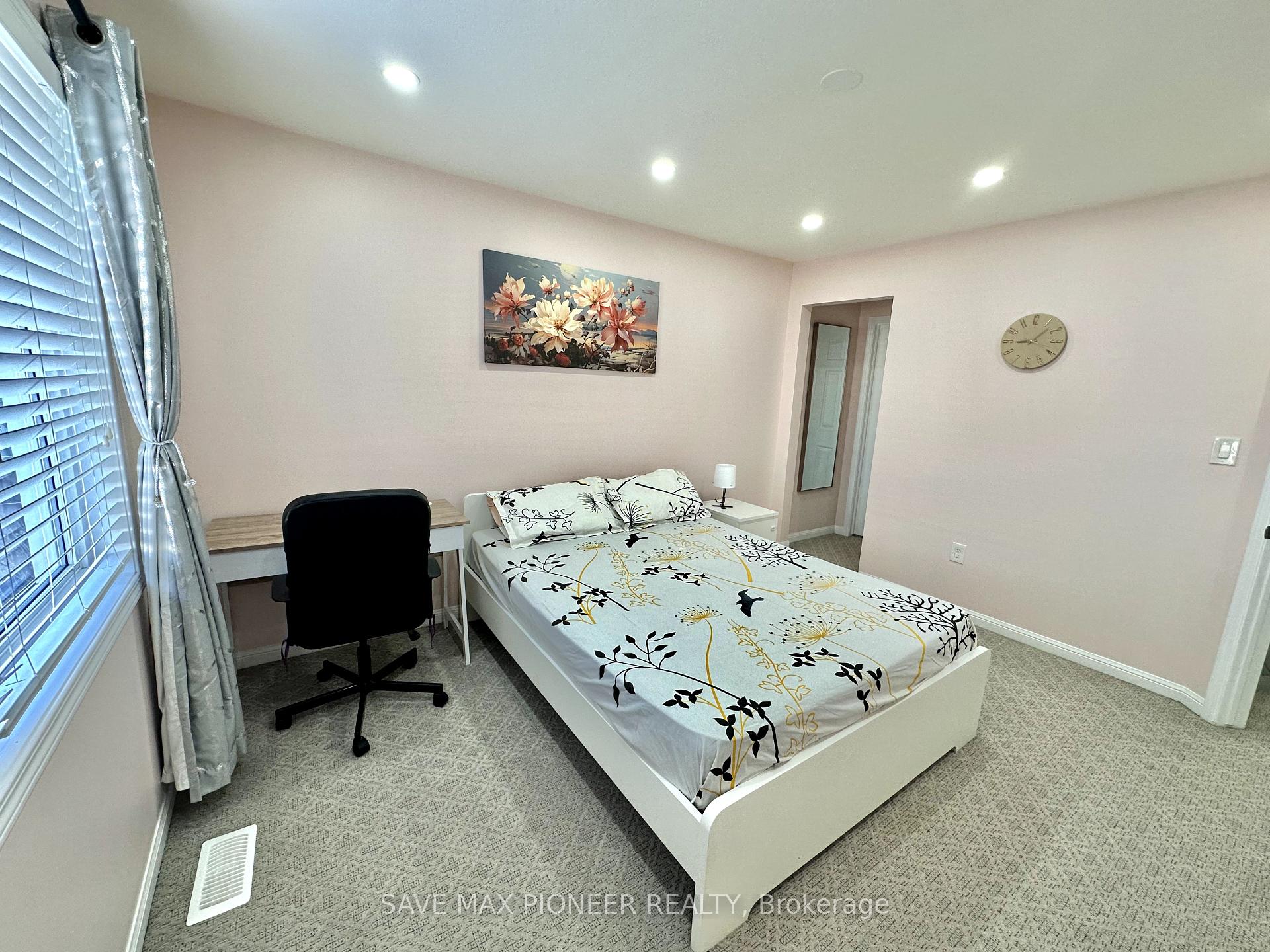 Photo 11 of 190 Holland Circle, Cambridge, Silver Heights — HOMEH