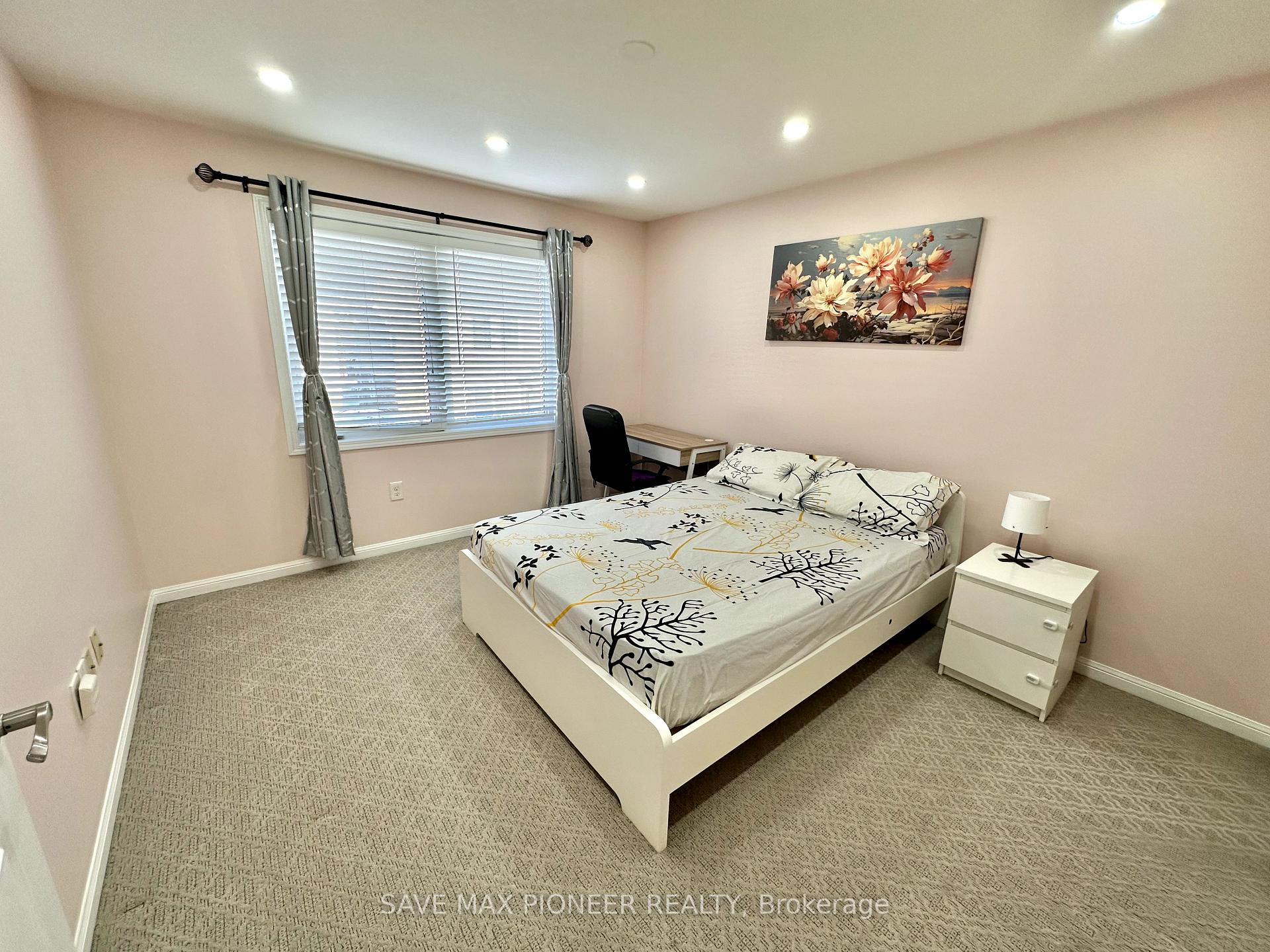 Photo 12 of 190 Holland Circle, Cambridge, Silver Heights — HOMEH