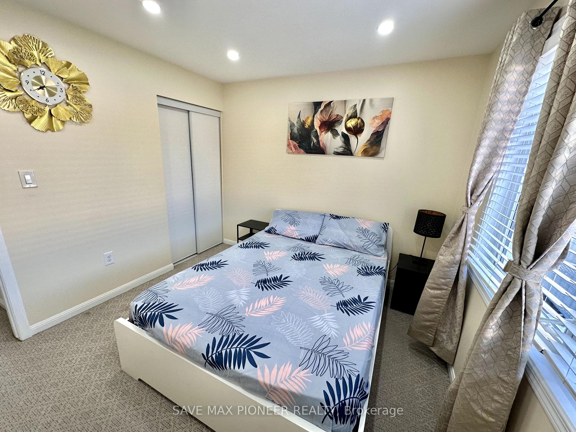Photo 16 of 190 Holland Circle, Cambridge, Silver Heights — HOMEH