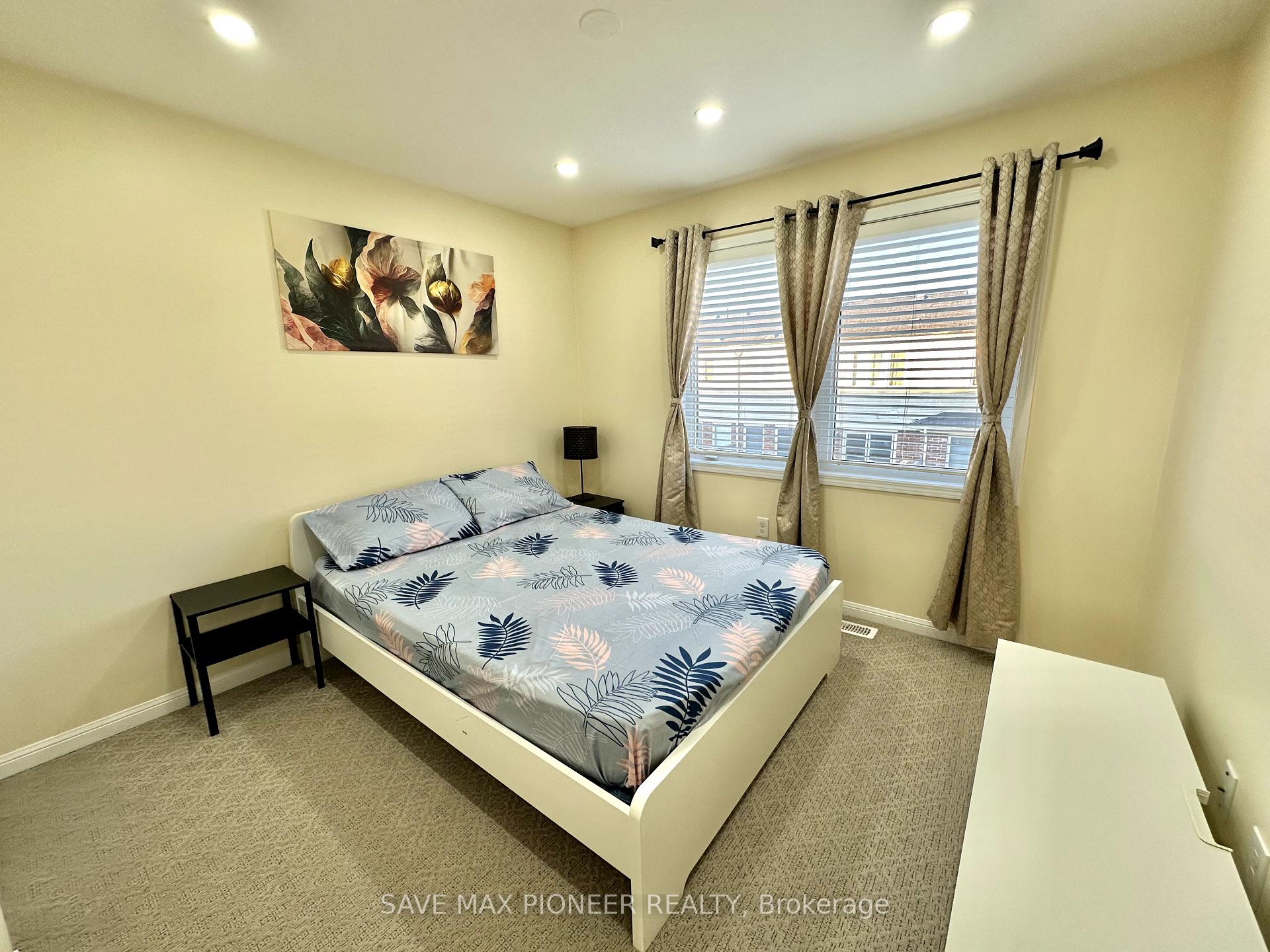 Photo 17 of 190 Holland Circle, Cambridge, Silver Heights — HOMEH