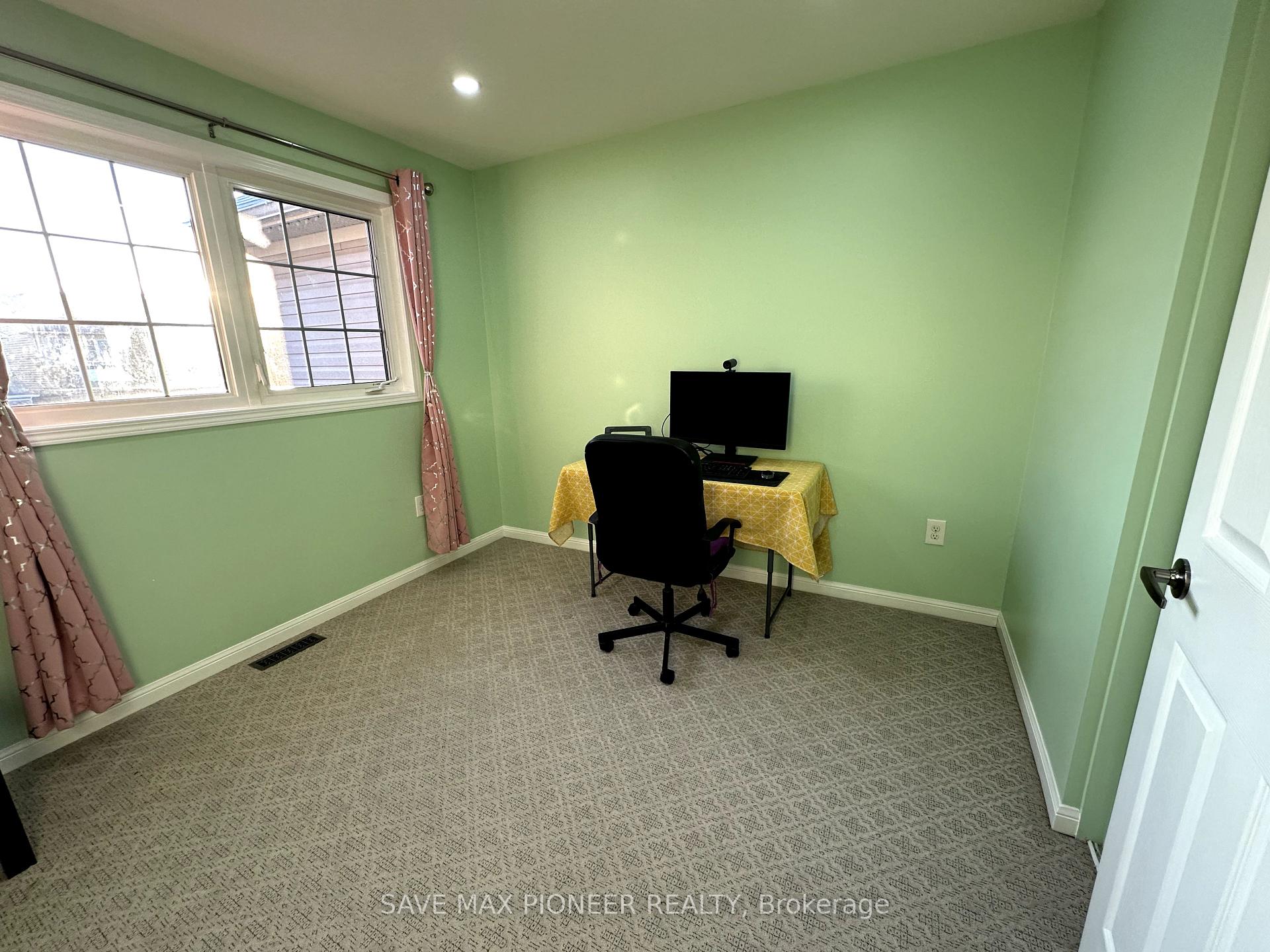 Photo 21 of 190 Holland Circle, Cambridge, Silver Heights — HOMEH