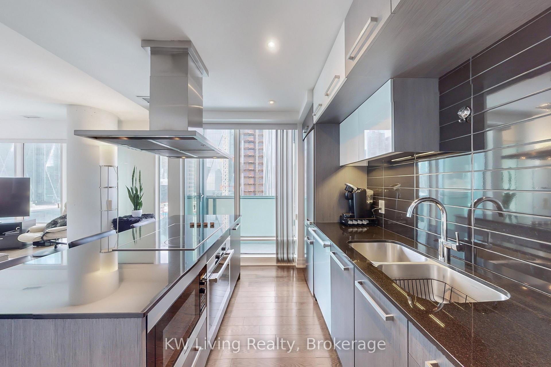Photo 3 of Unit 1802, 8 The Esplanade, Toronto, Waterfront Communities — HOMEH