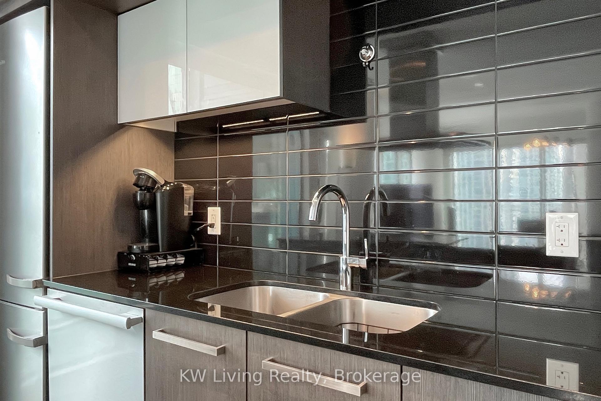Photo 4 of Unit 1802, 8 The Esplanade, Toronto, Waterfront Communities — HOMEH