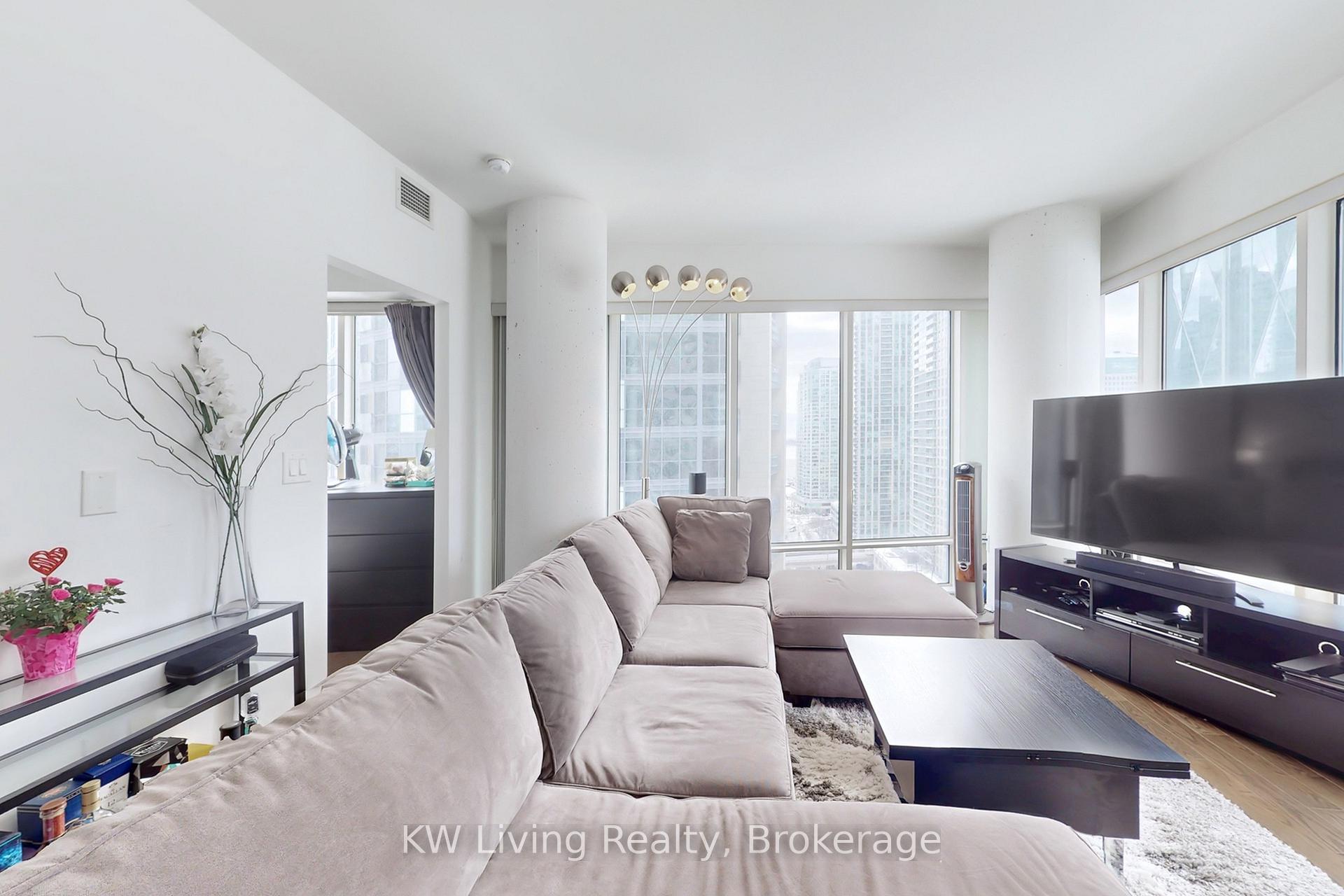 Photo 10 of Unit 1802, 8 The Esplanade, Toronto, Waterfront Communities — HOMEH