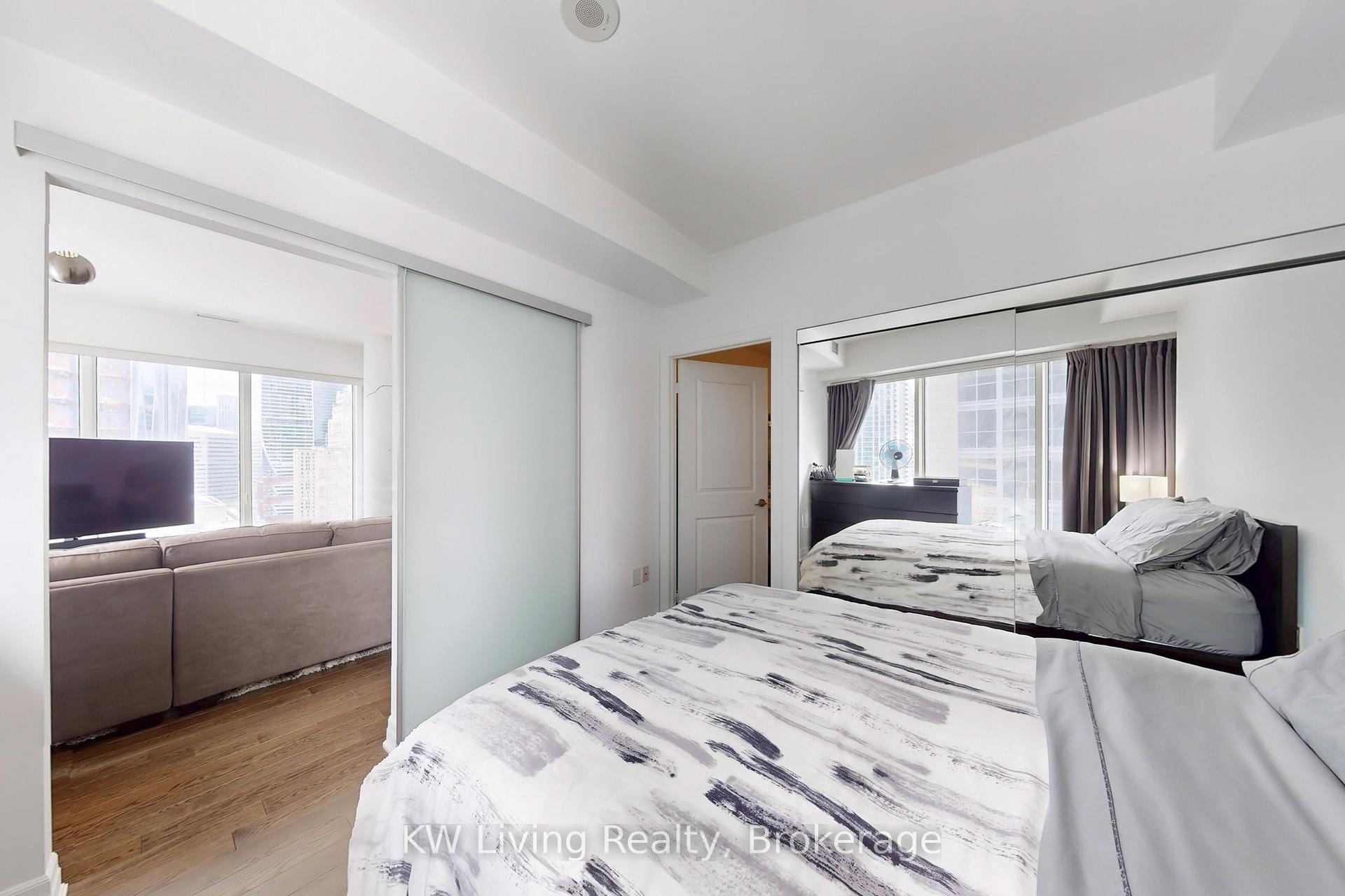 Photo 15 of Unit 1802, 8 The Esplanade, Toronto, Waterfront Communities — HOMEH