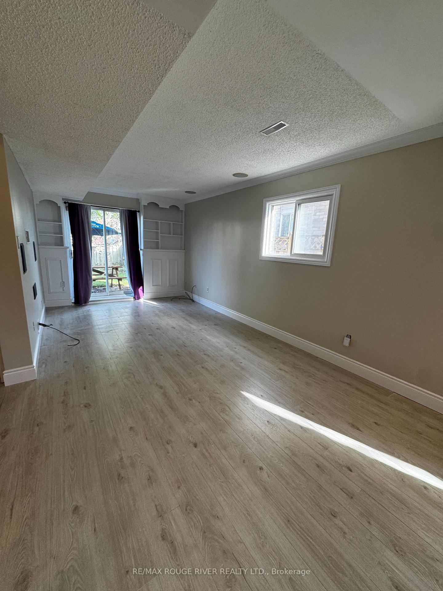 Photo 2 of Unit Lower, 40 Farncomb Crescent, Clarington, Bowmanville — HOMEH