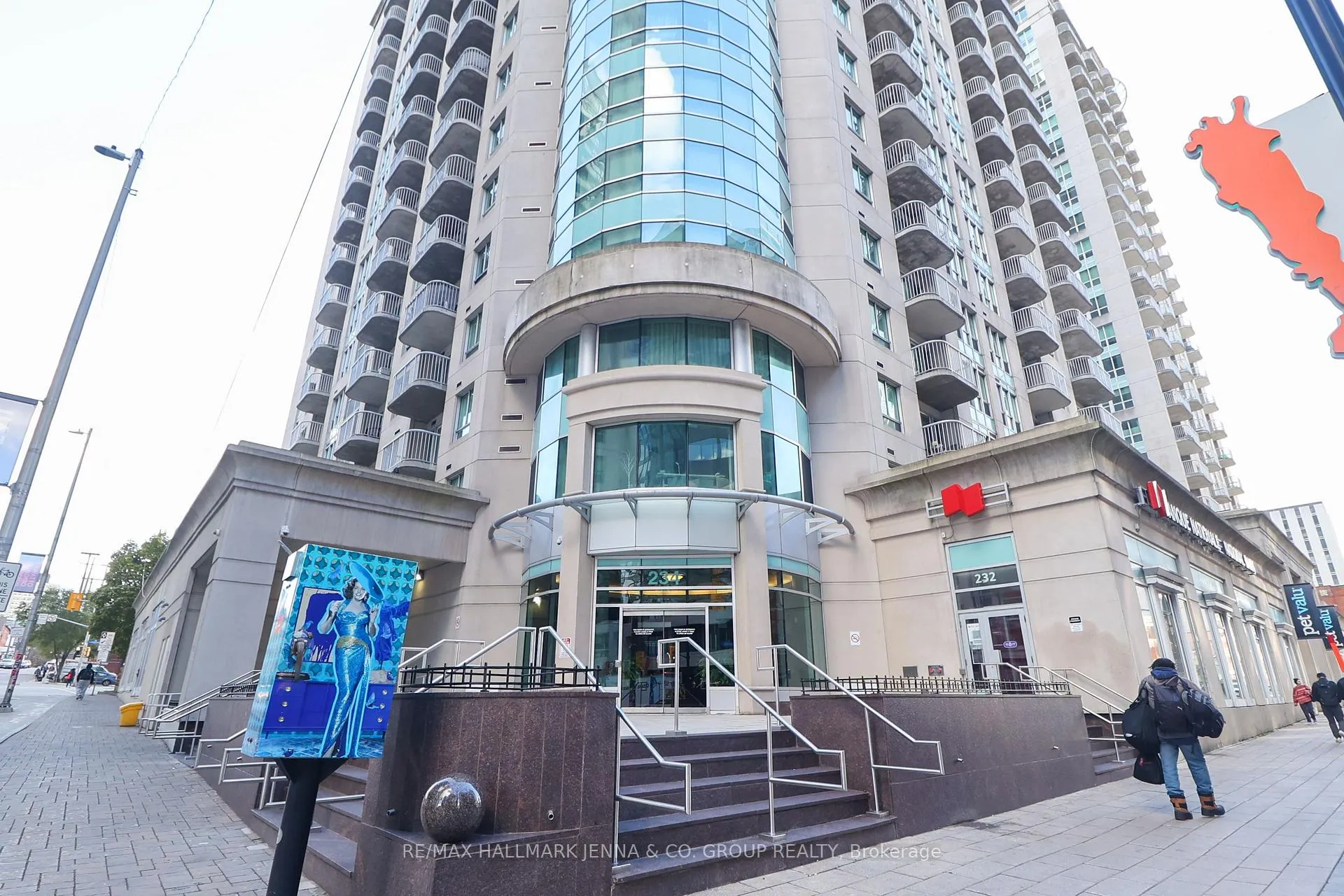 Front of Unit 2308, 234 Rideau Street